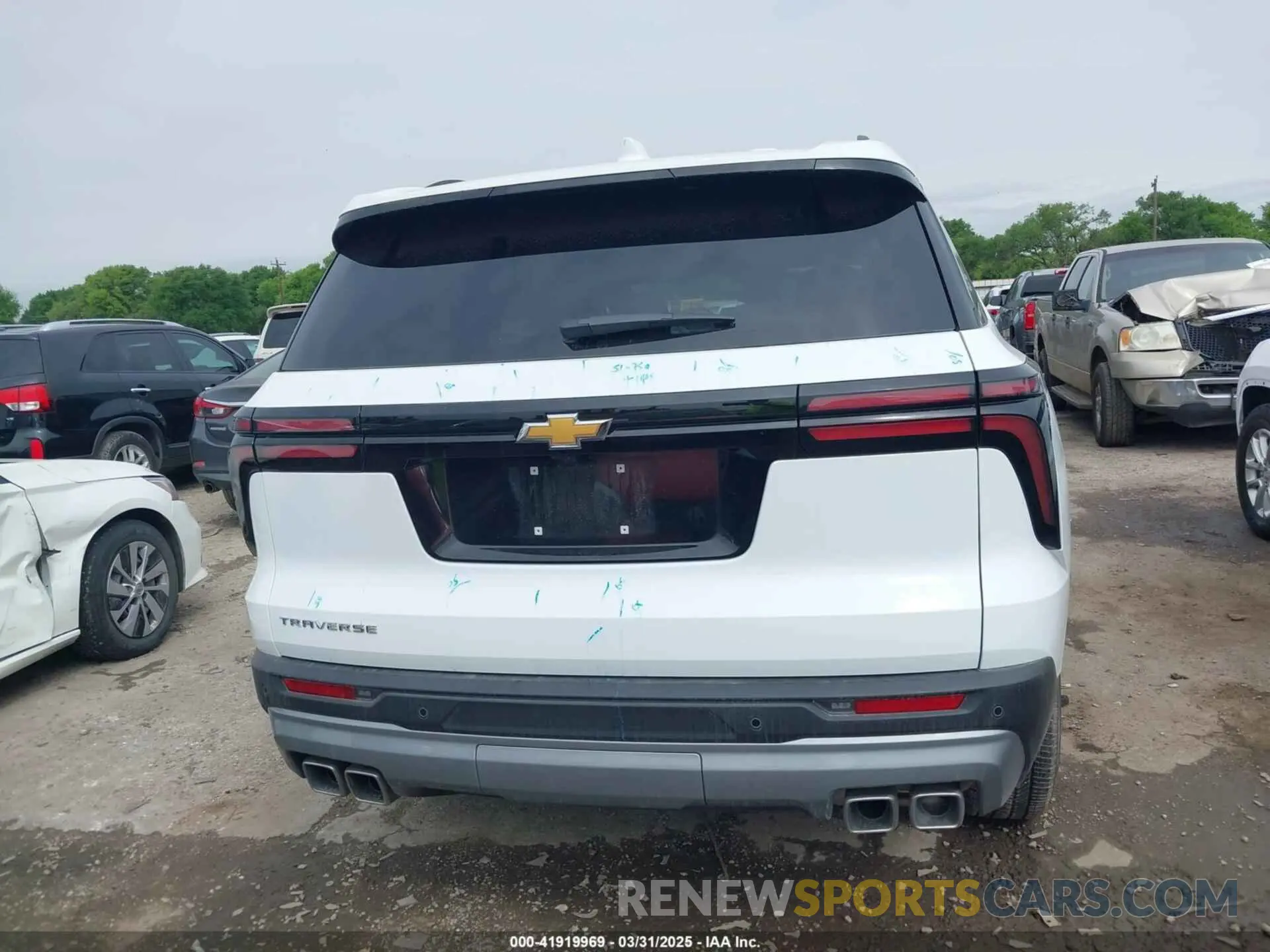 16 Photograph of a damaged car 1GNERGRS0SJ151630 CHEVROLET TRAVERSE 2025