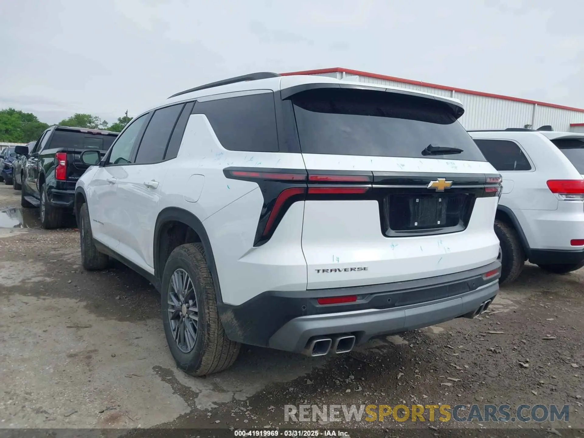 3 Photograph of a damaged car 1GNERGRS0SJ151630 CHEVROLET TRAVERSE 2025