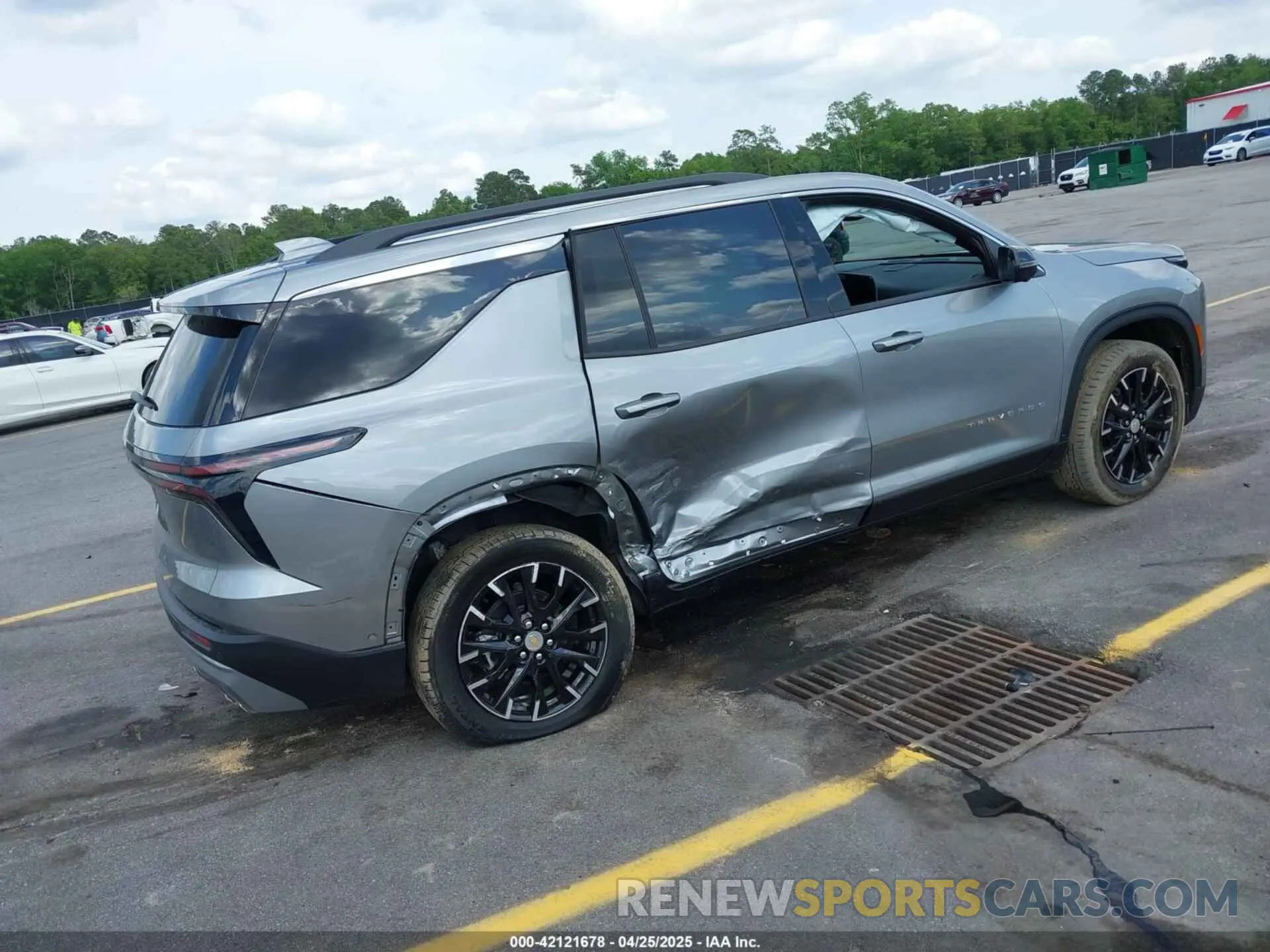 4 Photograph of a damaged car 1GNERGRS0SJ212832 CHEVROLET TRAVERSE 2025