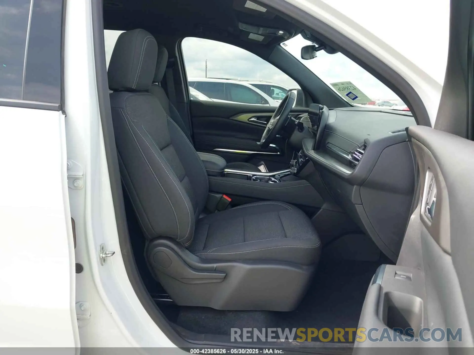 5 Photograph of a damaged car 1GNERGRS1SJ176682 CHEVROLET TRAVERSE 2025