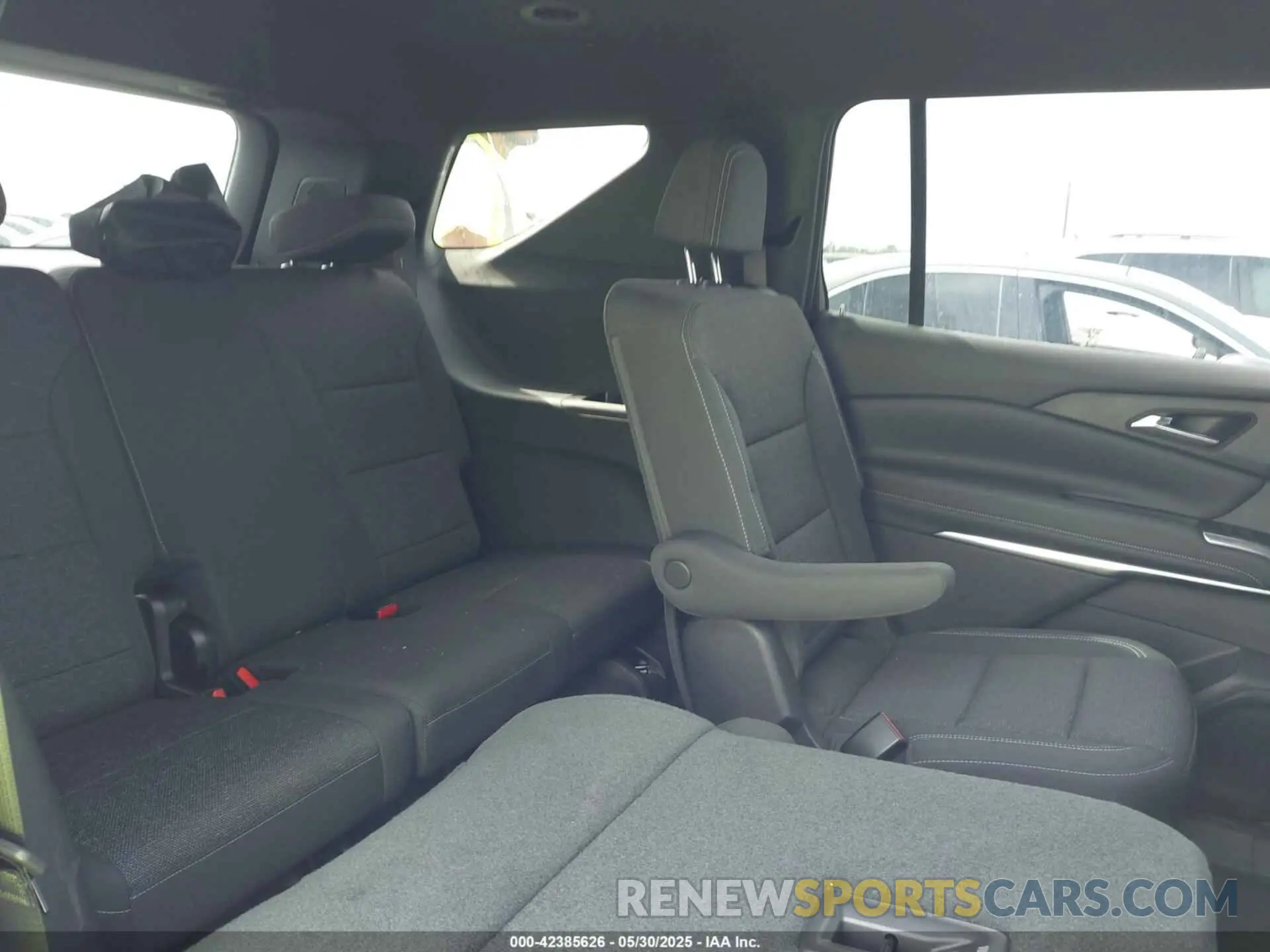 8 Photograph of a damaged car 1GNERGRS1SJ176682 CHEVROLET TRAVERSE 2025