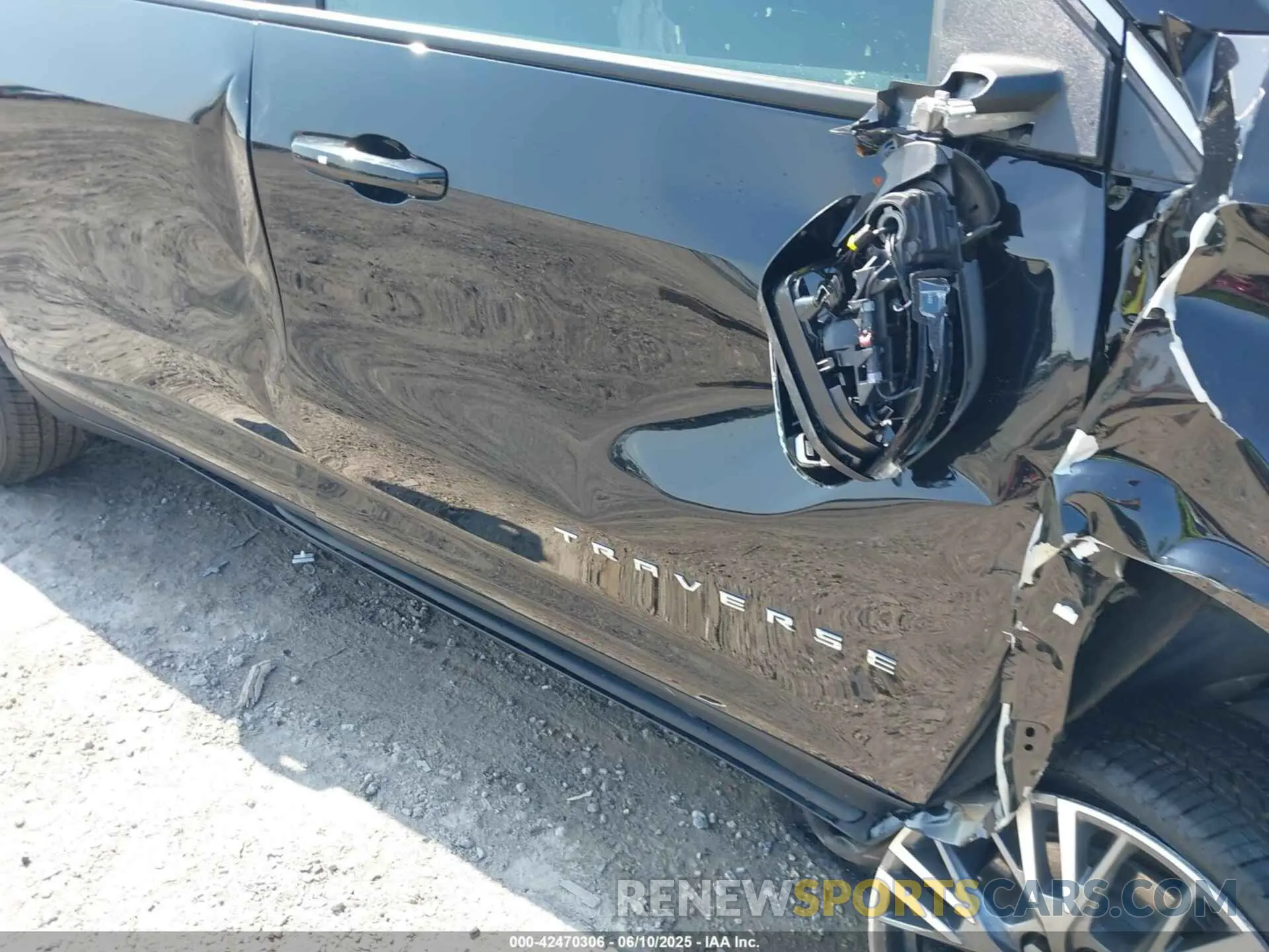 13 Photograph of a damaged car 1GNERGRS3SJ224683 CHEVROLET TRAVERSE 2025