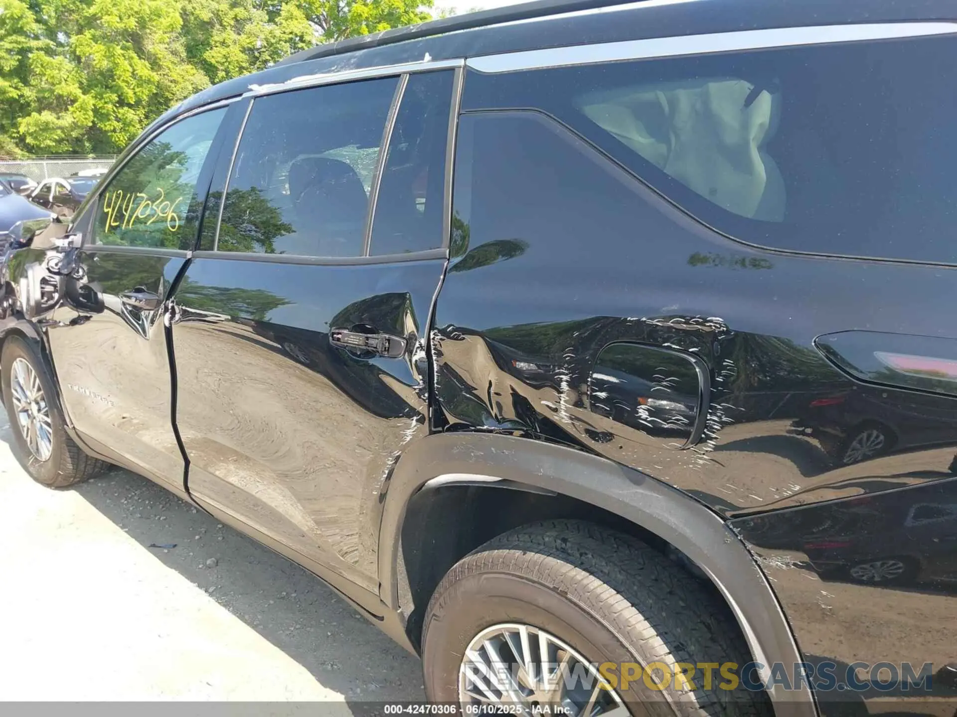 15 Photograph of a damaged car 1GNERGRS3SJ224683 CHEVROLET TRAVERSE 2025