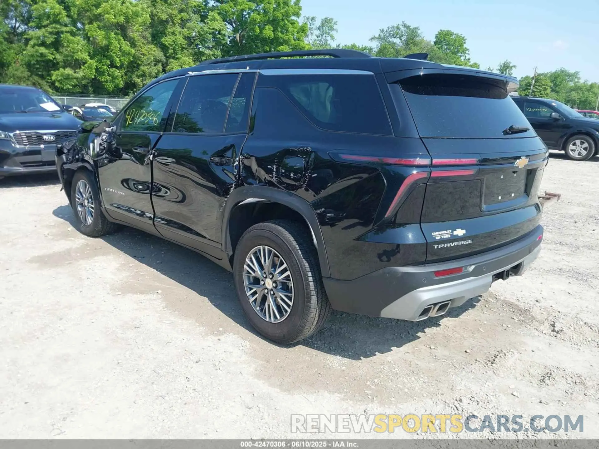 3 Photograph of a damaged car 1GNERGRS3SJ224683 CHEVROLET TRAVERSE 2025