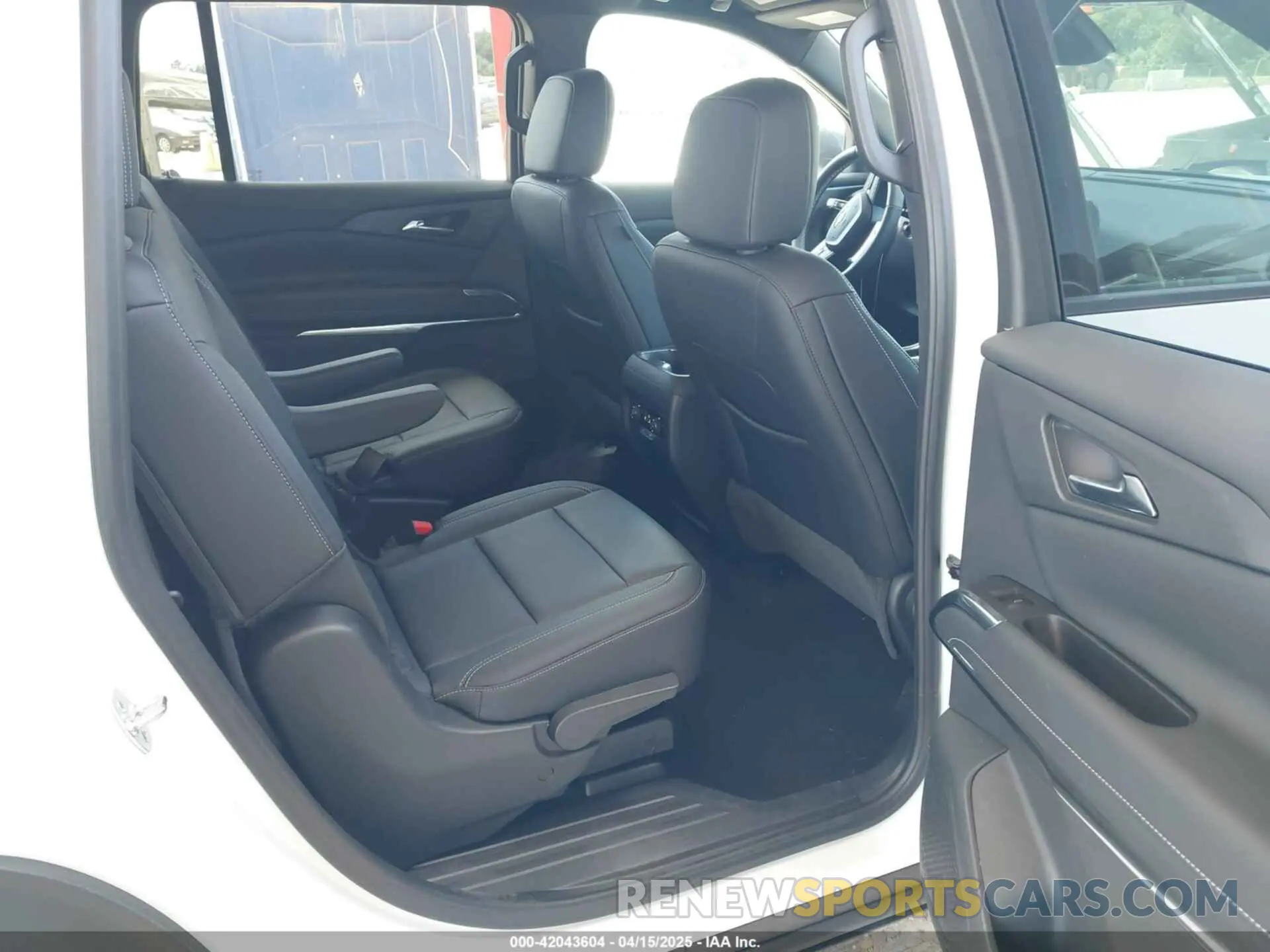 8 Photograph of a damaged car 1GNERGRS4SJ137813 CHEVROLET TRAVERSE 2025