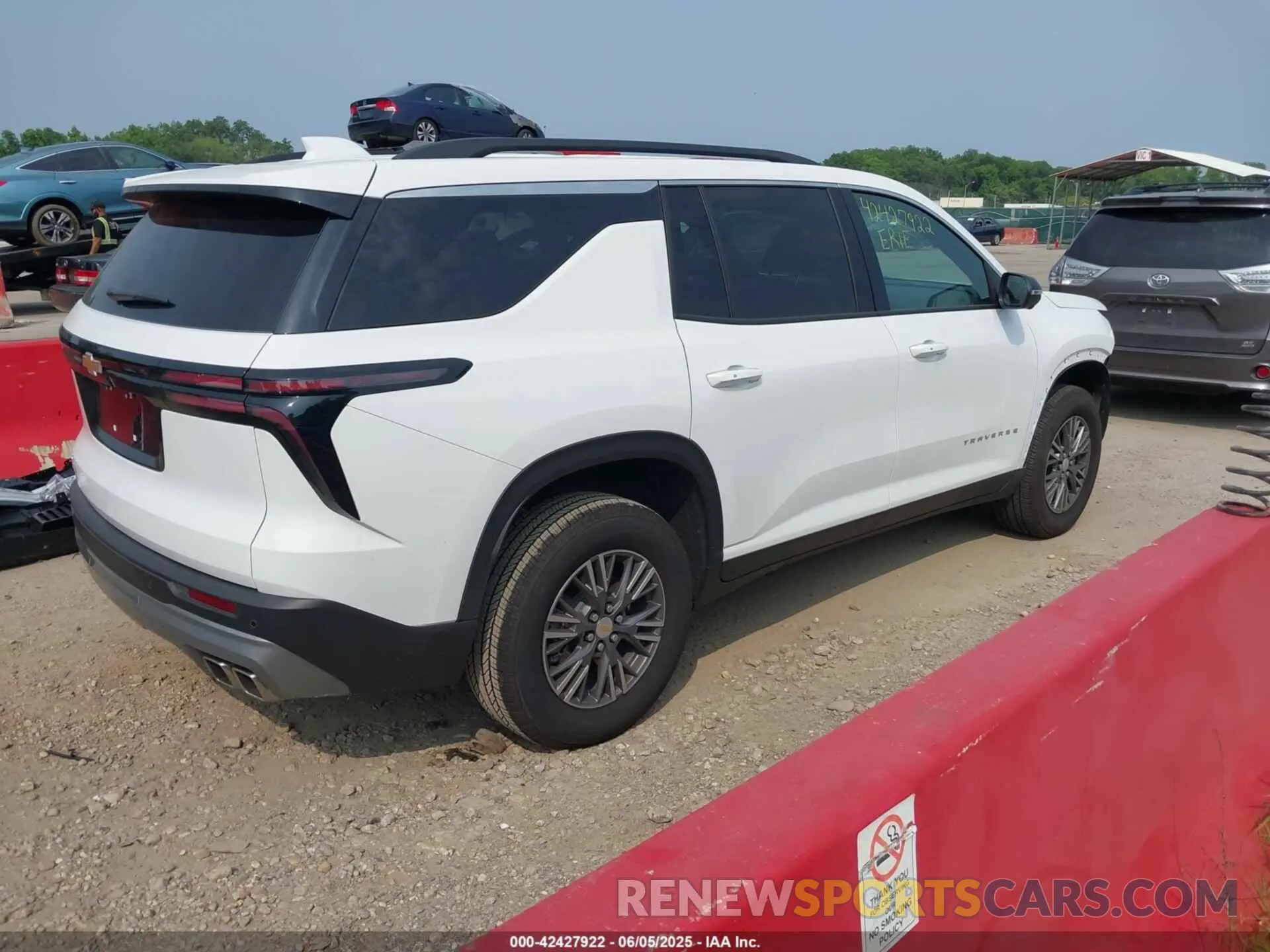 4 Photograph of a damaged car 1GNERGRS8SJ171334 CHEVROLET TRAVERSE 2025