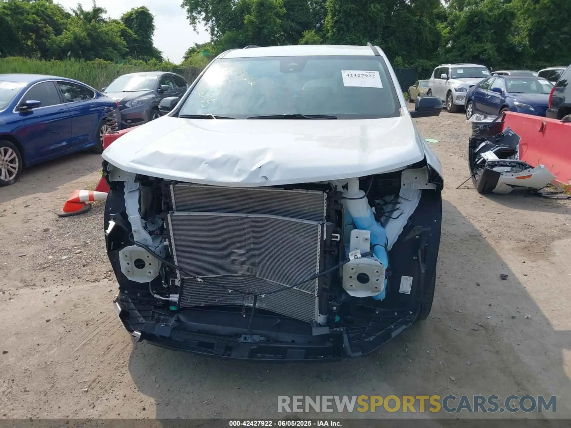 6 Photograph of a damaged car 1GNERGRS8SJ171334 CHEVROLET TRAVERSE 2025