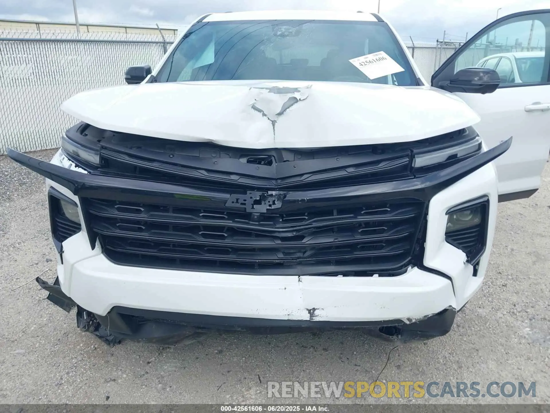 6 Photograph of a damaged car 1GNERGRS8SJ211623 CHEVROLET TRAVERSE 2025