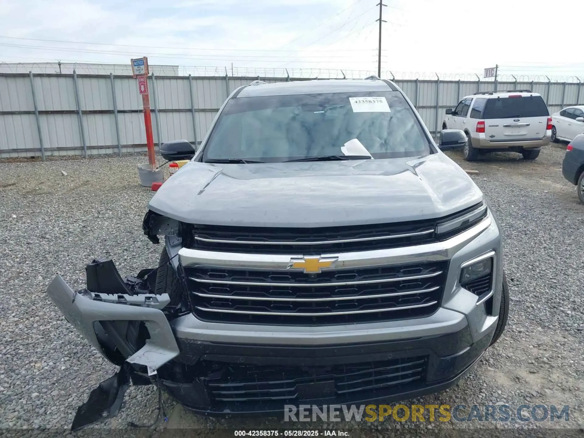 13 Photograph of a damaged car 1GNERKRS8SJ189335 CHEVROLET TRAVERSE 2025