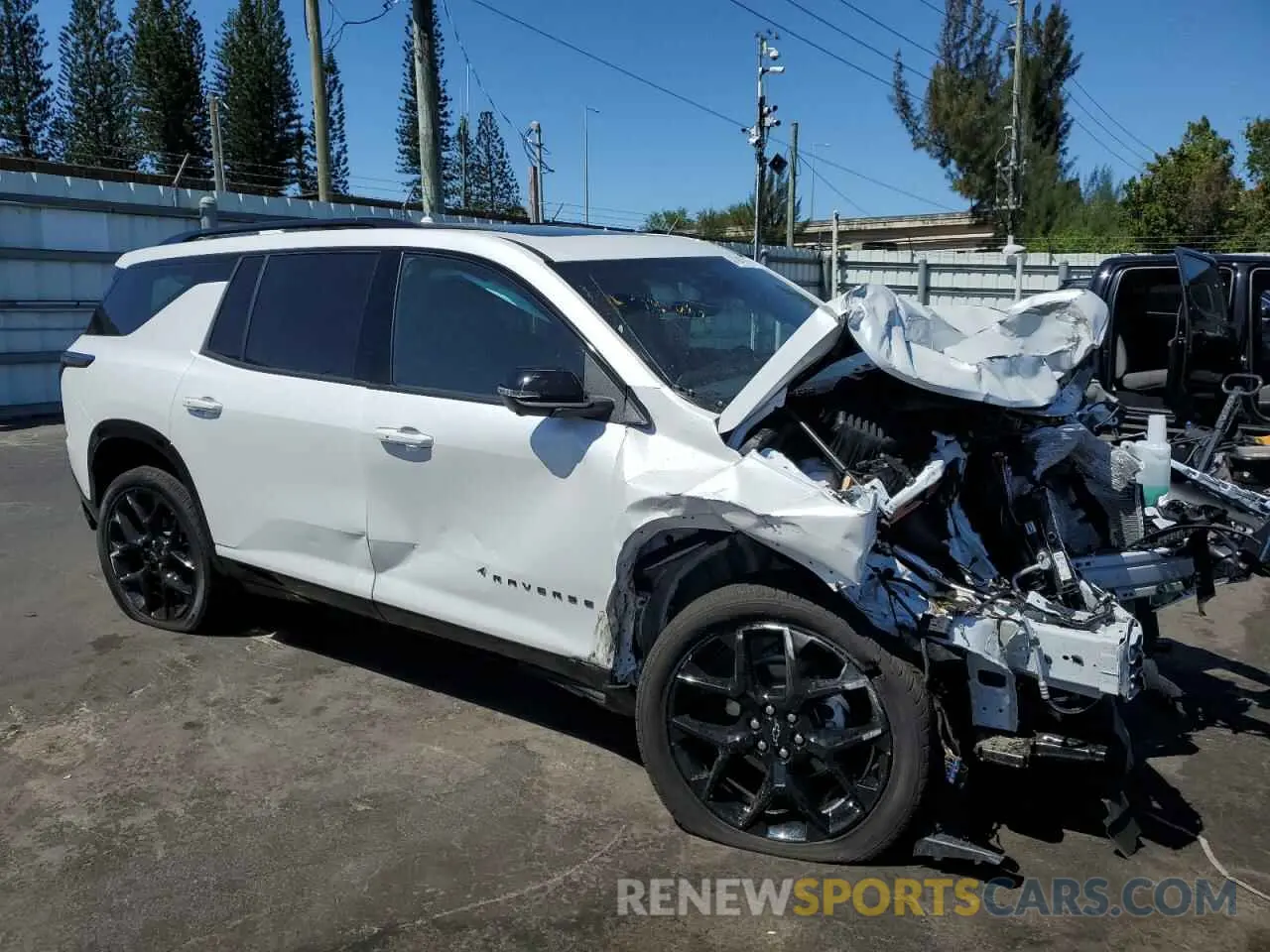 4 Photograph of a damaged car 1GNERLRS3SJ140565 CHEVROLET TRAVERSE 2025