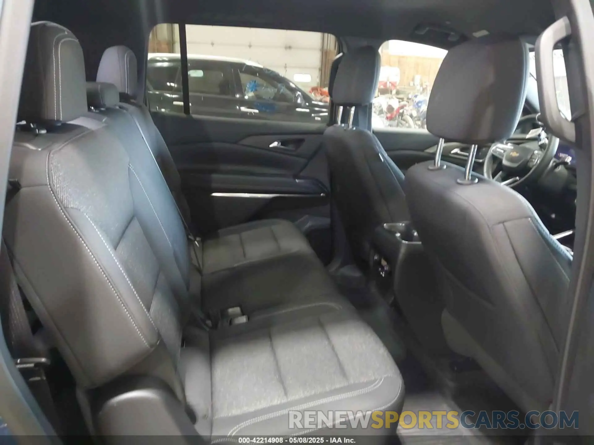 8 Photograph of a damaged car 1GNEVGRS2SJ185659 CHEVROLET TRAVERSE 2025