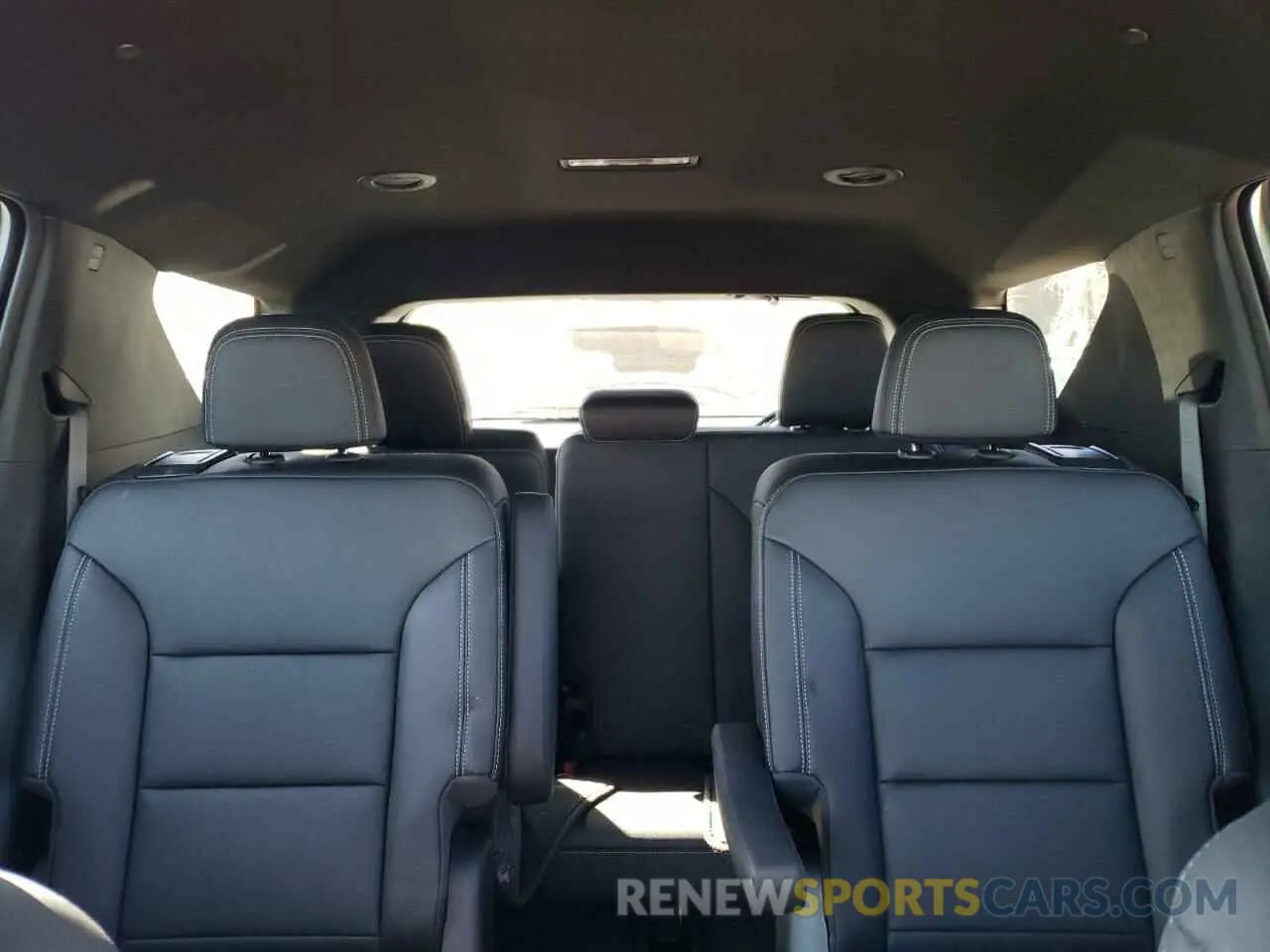 10 Photograph of a damaged car 1GNEVGRS3SJ215882 CHEVROLET TRAVERSE 2025