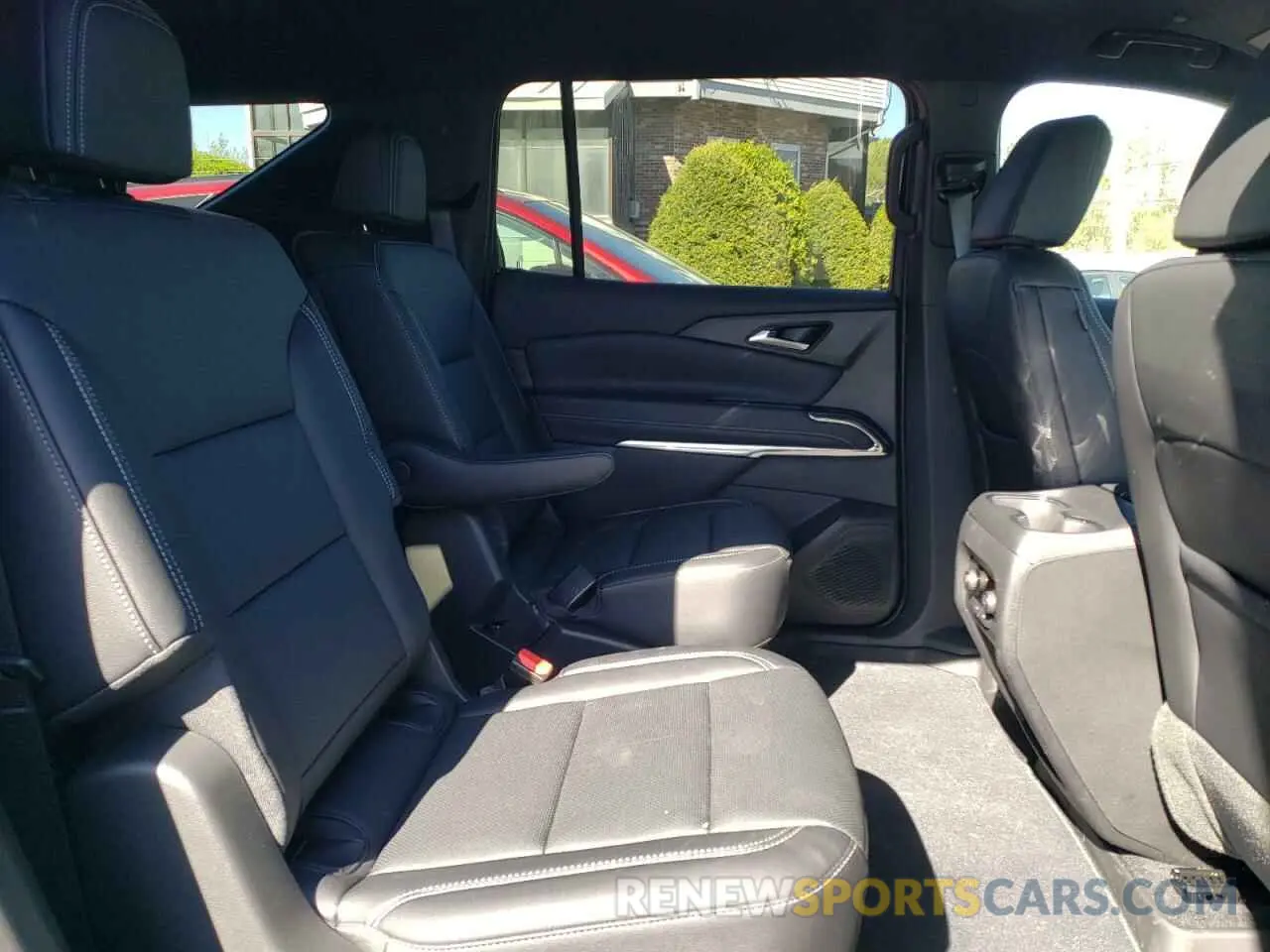 11 Photograph of a damaged car 1GNEVGRS3SJ215882 CHEVROLET TRAVERSE 2025