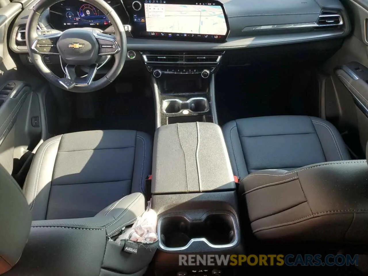 8 Photograph of a damaged car 1GNEVGRS7SJ153290 CHEVROLET TRAVERSE 2025