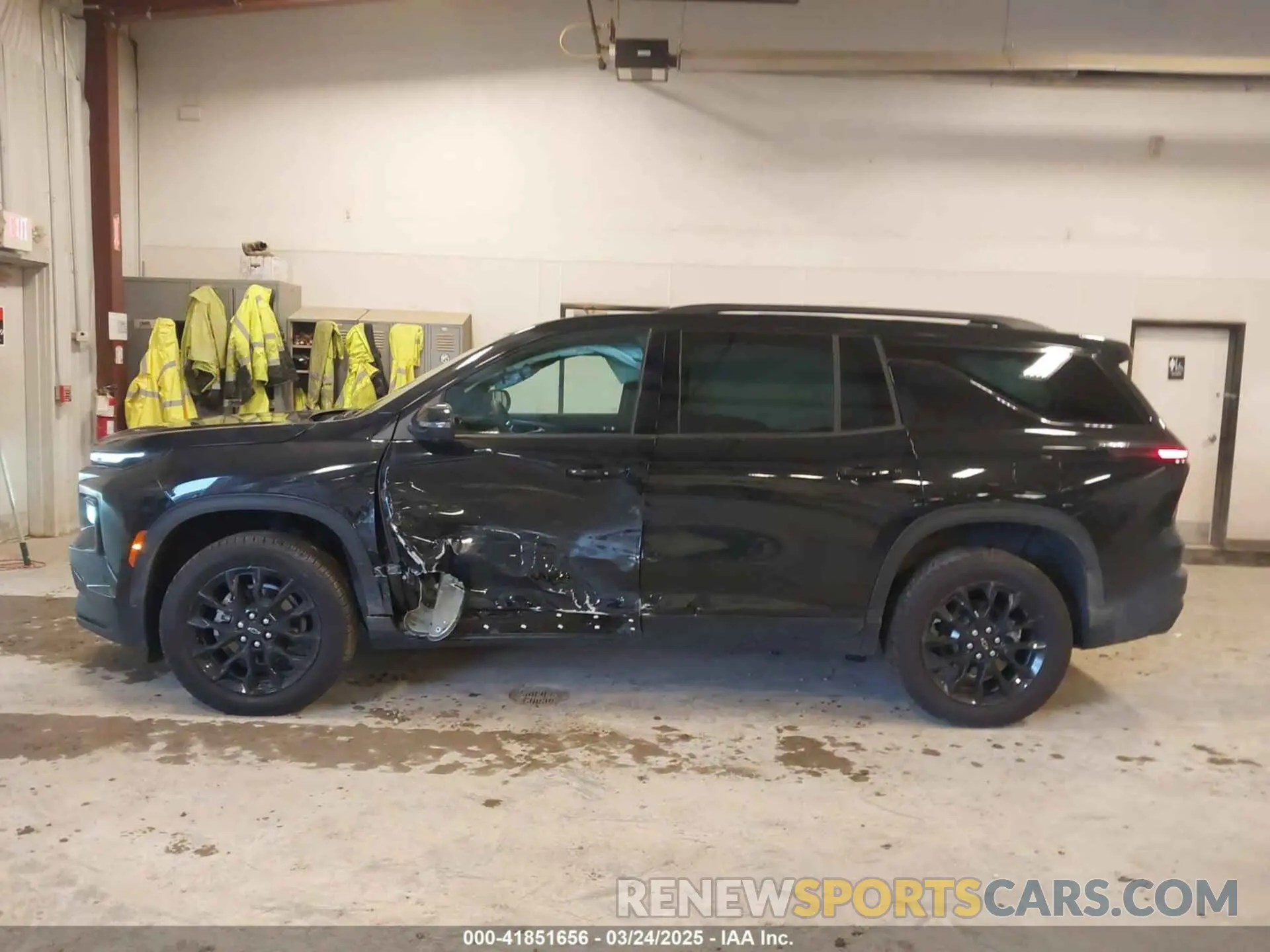 14 Photograph of a damaged car 1GNEVGRSXSJ157348 CHEVROLET TRAVERSE 2025