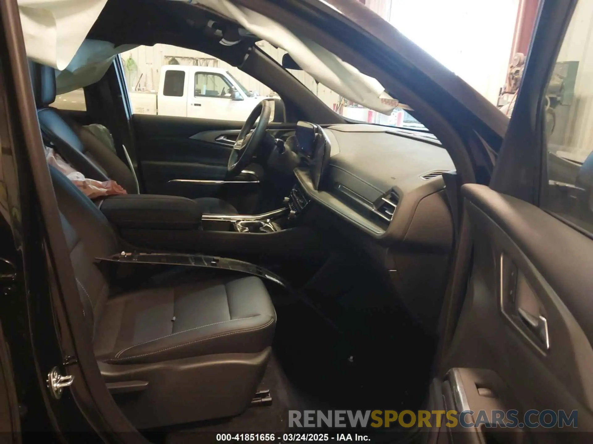 5 Photograph of a damaged car 1GNEVGRSXSJ157348 CHEVROLET TRAVERSE 2025