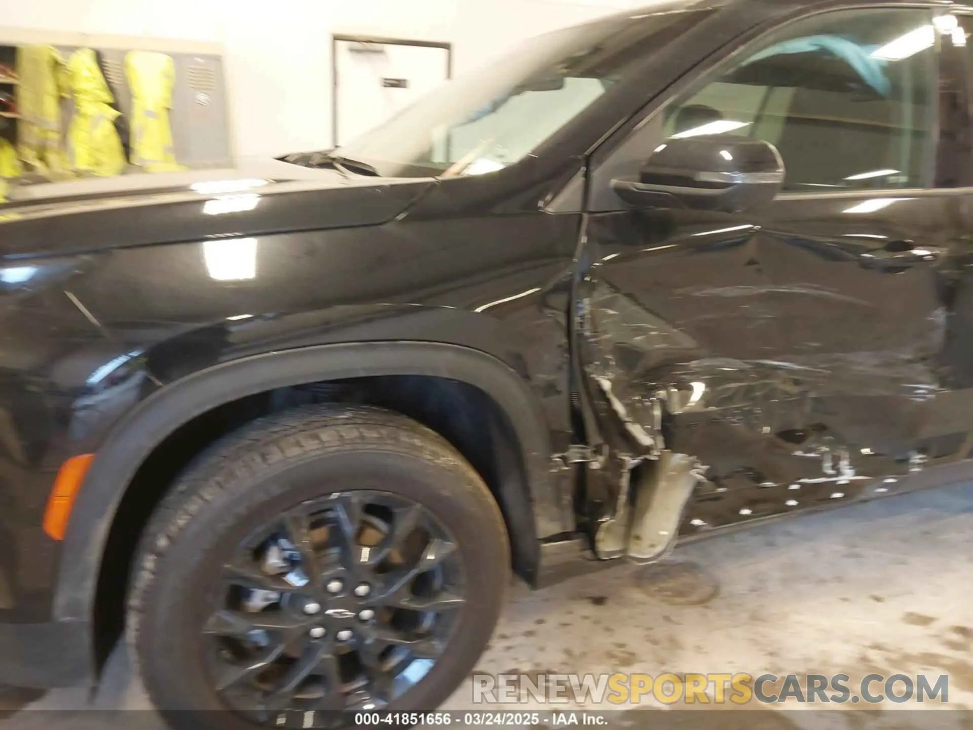 6 Photograph of a damaged car 1GNEVGRSXSJ157348 CHEVROLET TRAVERSE 2025