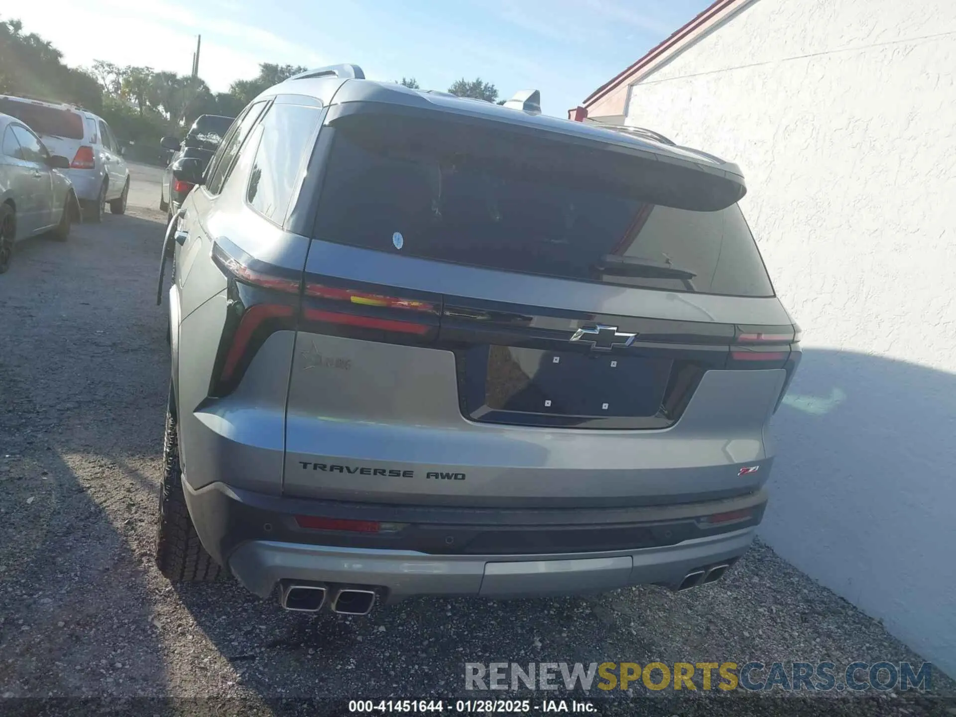 17 Photograph of a damaged car 1GNEVJRS2SJ119268 CHEVROLET TRAVERSE 2025