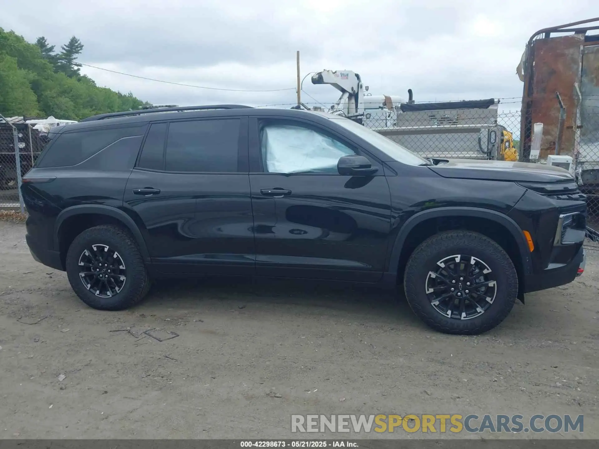 13 Photograph of a damaged car 1GNEVJRS2SJ145062 CHEVROLET TRAVERSE 2025