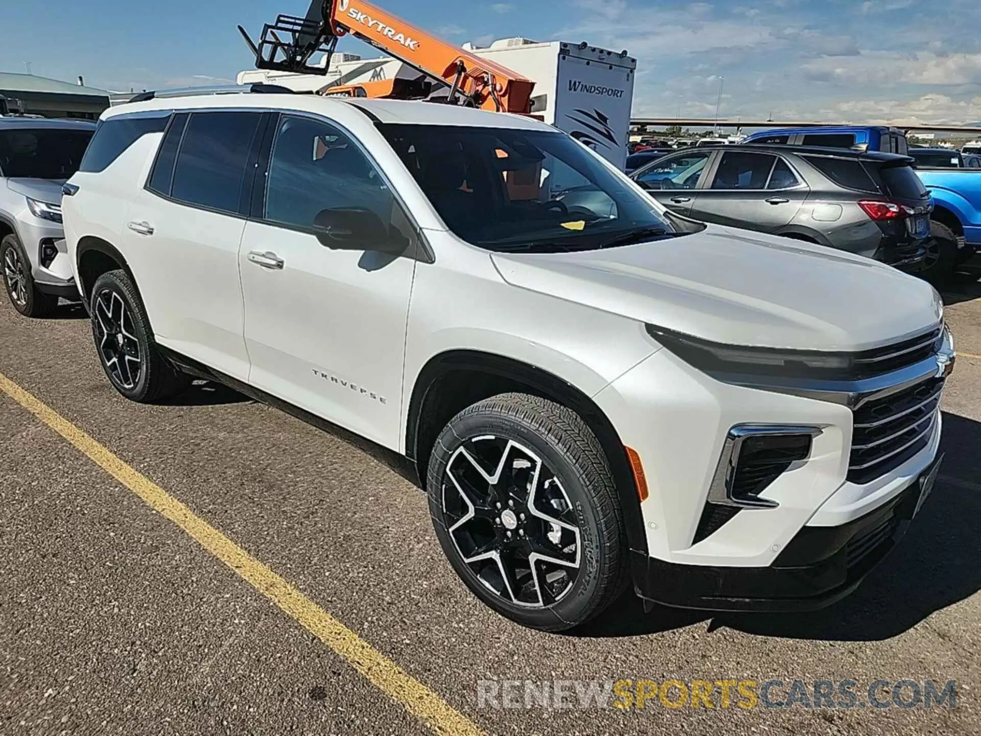 4 Photograph of a damaged car 1GNEVKRS0SJ144952 CHEVROLET TRAVERSE 2025