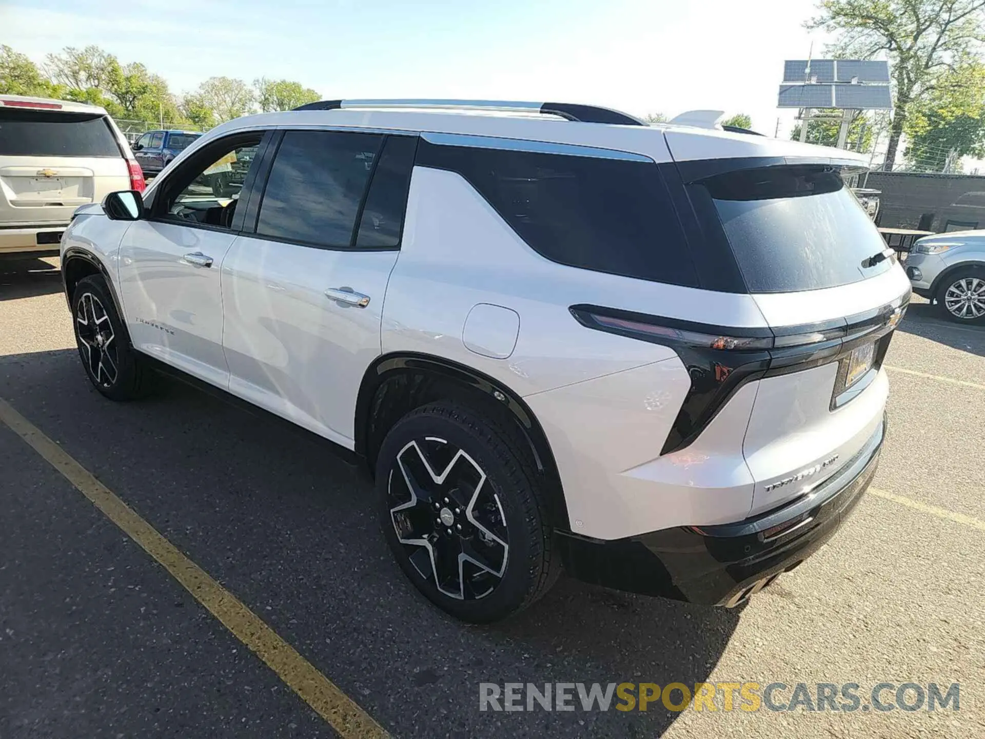 8 Photograph of a damaged car 1GNEVKRS0SJ144952 CHEVROLET TRAVERSE 2025
