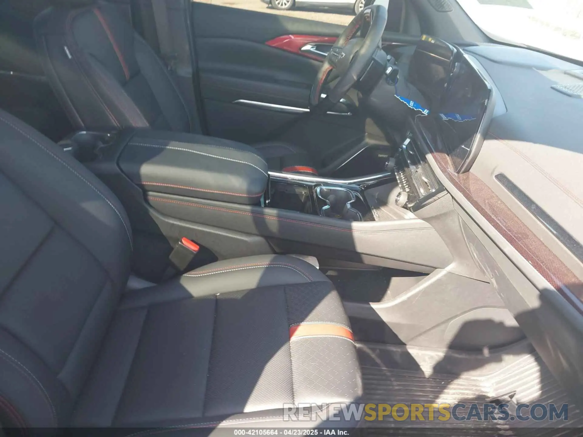 5 Photograph of a damaged car 1GNEVLRS5SJ206433 CHEVROLET TRAVERSE 2025