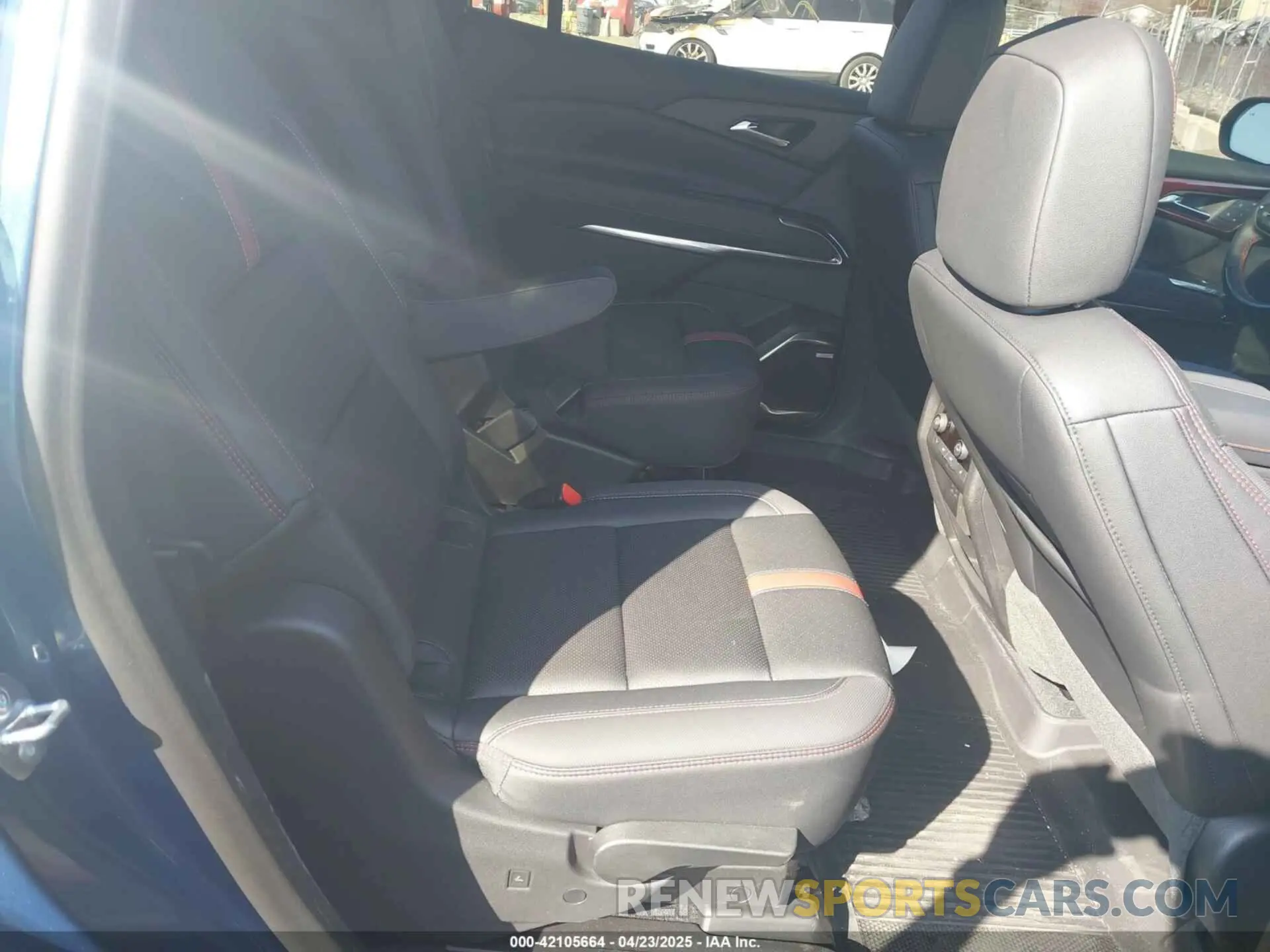 8 Photograph of a damaged car 1GNEVLRS5SJ206433 CHEVROLET TRAVERSE 2025