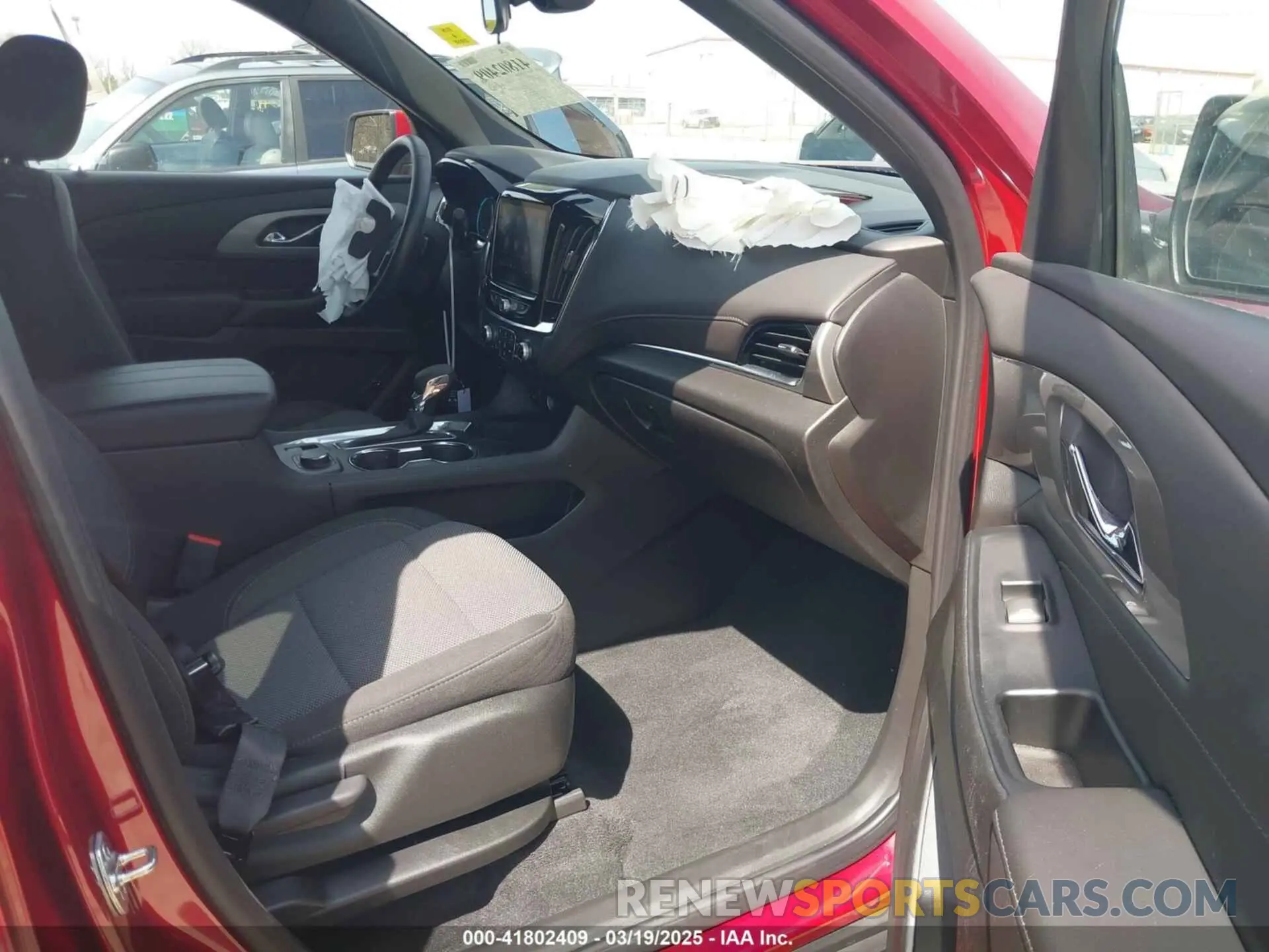 5 Photograph of a damaged car 1GNESVKW4RJ131493 CHEVROLET TRAVERSE LIMITED 2024