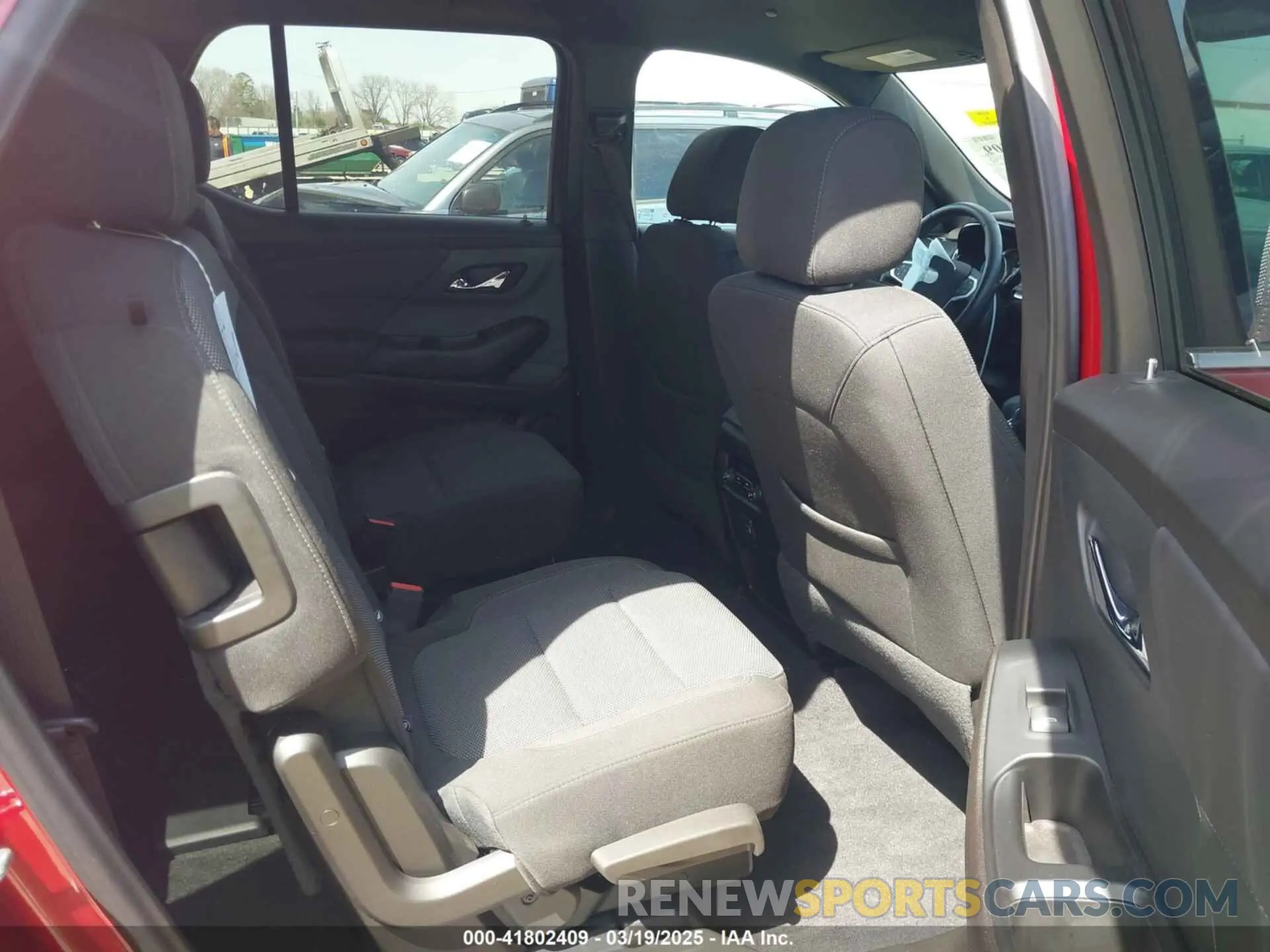 8 Photograph of a damaged car 1GNESVKW4RJ131493 CHEVROLET TRAVERSE LIMITED 2024