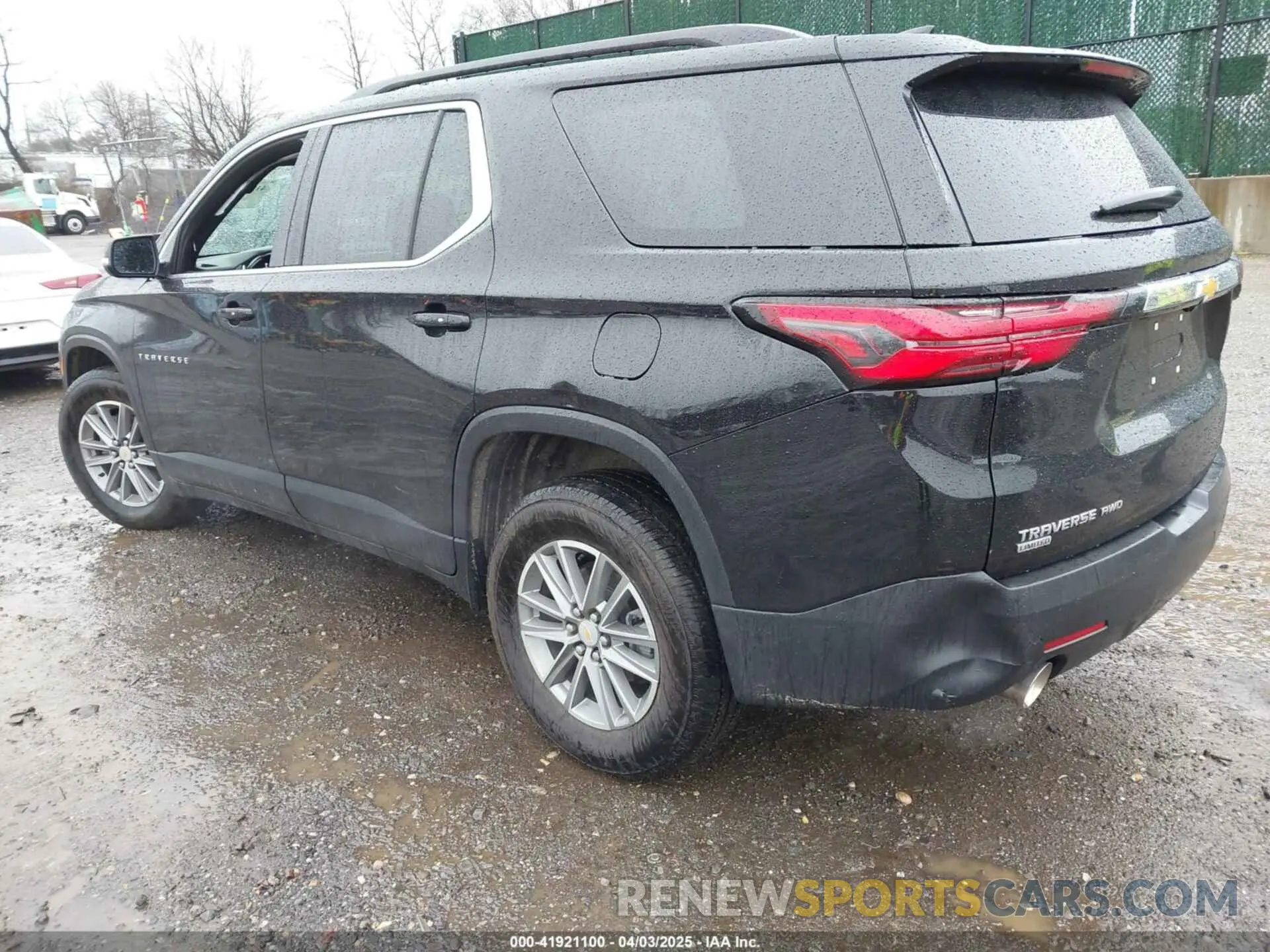 3 Photograph of a damaged car 1GNETVKW5RJ137400 CHEVROLET TRAVERSE LIMITED 2024