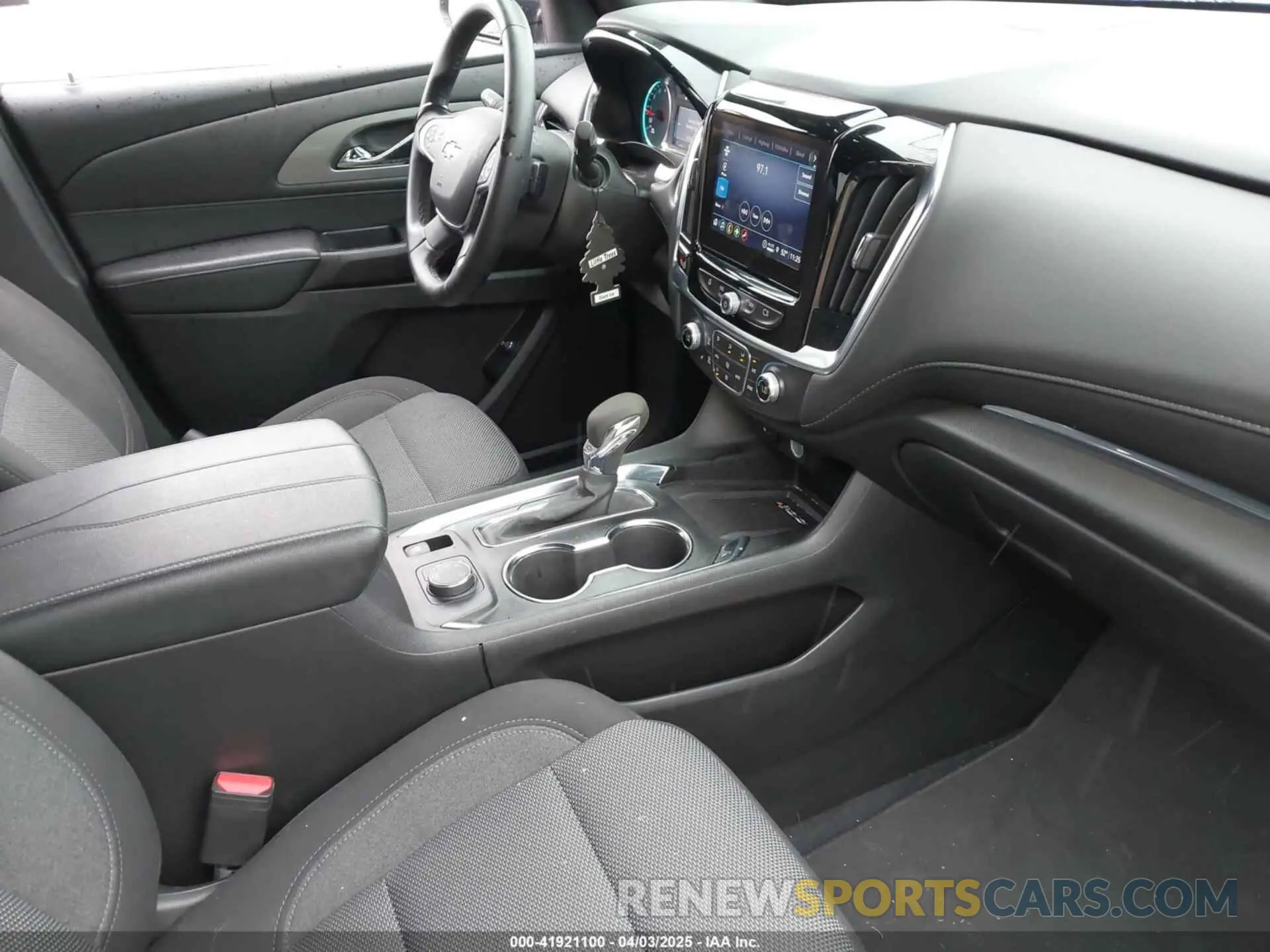 5 Photograph of a damaged car 1GNETVKW5RJ137400 CHEVROLET TRAVERSE LIMITED 2024