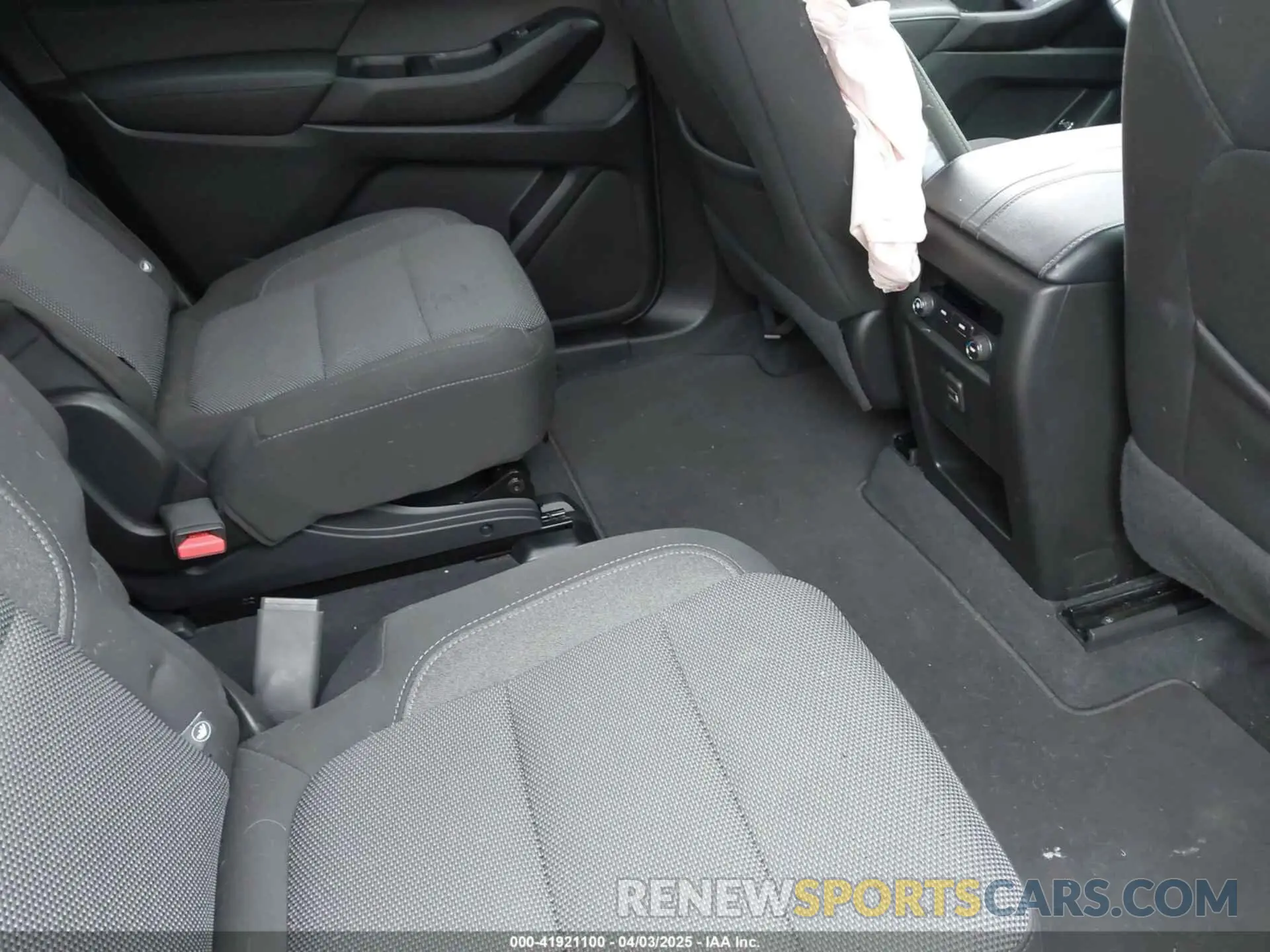 8 Photograph of a damaged car 1GNETVKW5RJ137400 CHEVROLET TRAVERSE LIMITED 2024