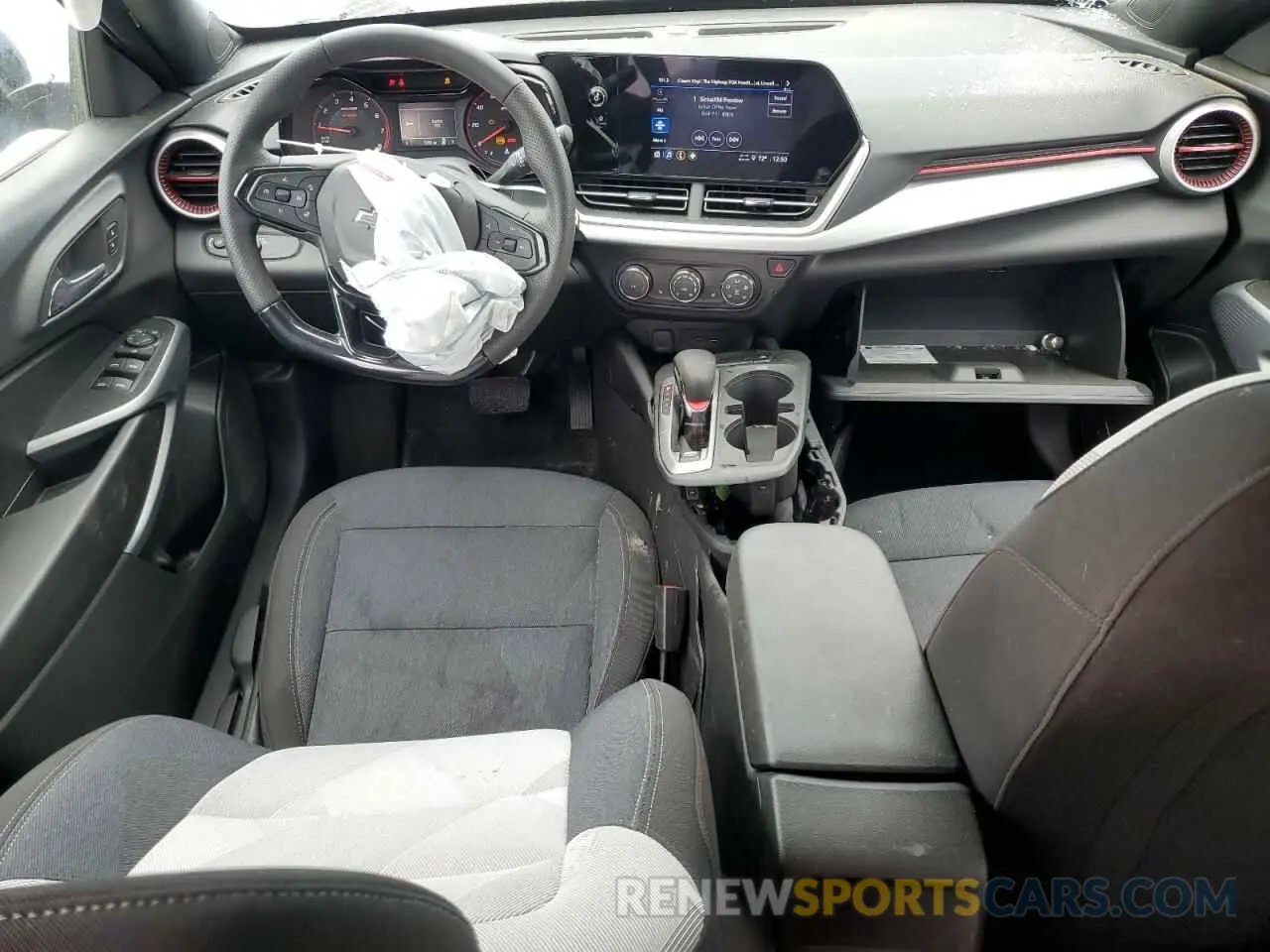 8 Photograph of a damaged car KL77LGE25RC159453 CHEVROLET TRAX 1RS 2024