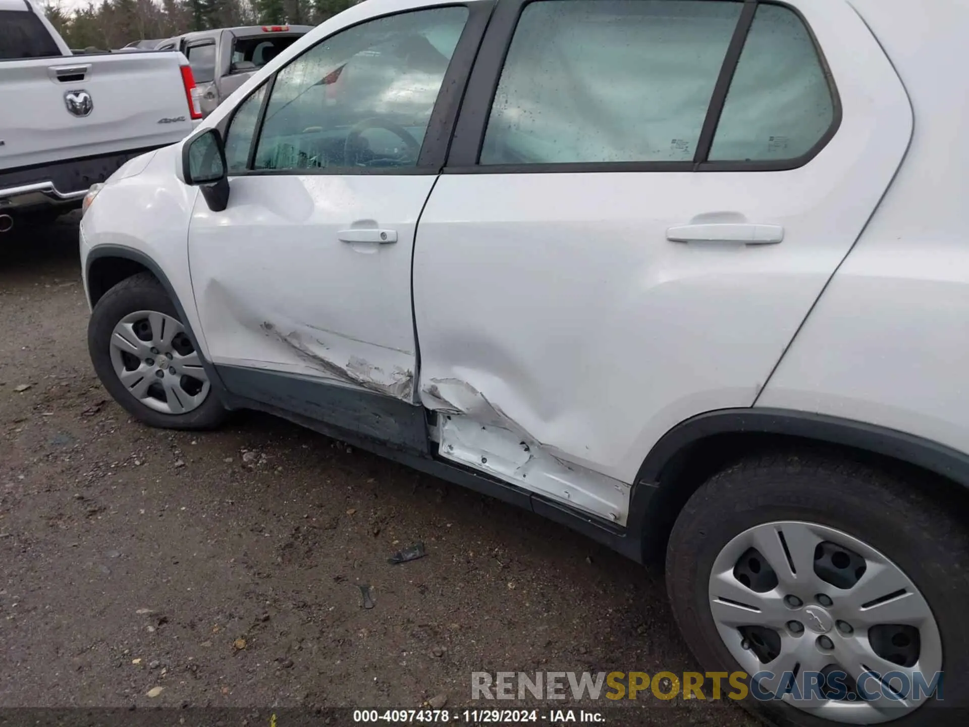 6 Photograph of a damaged car 3GNCJKSB0KL135481 CHEVROLET TRAX 2019