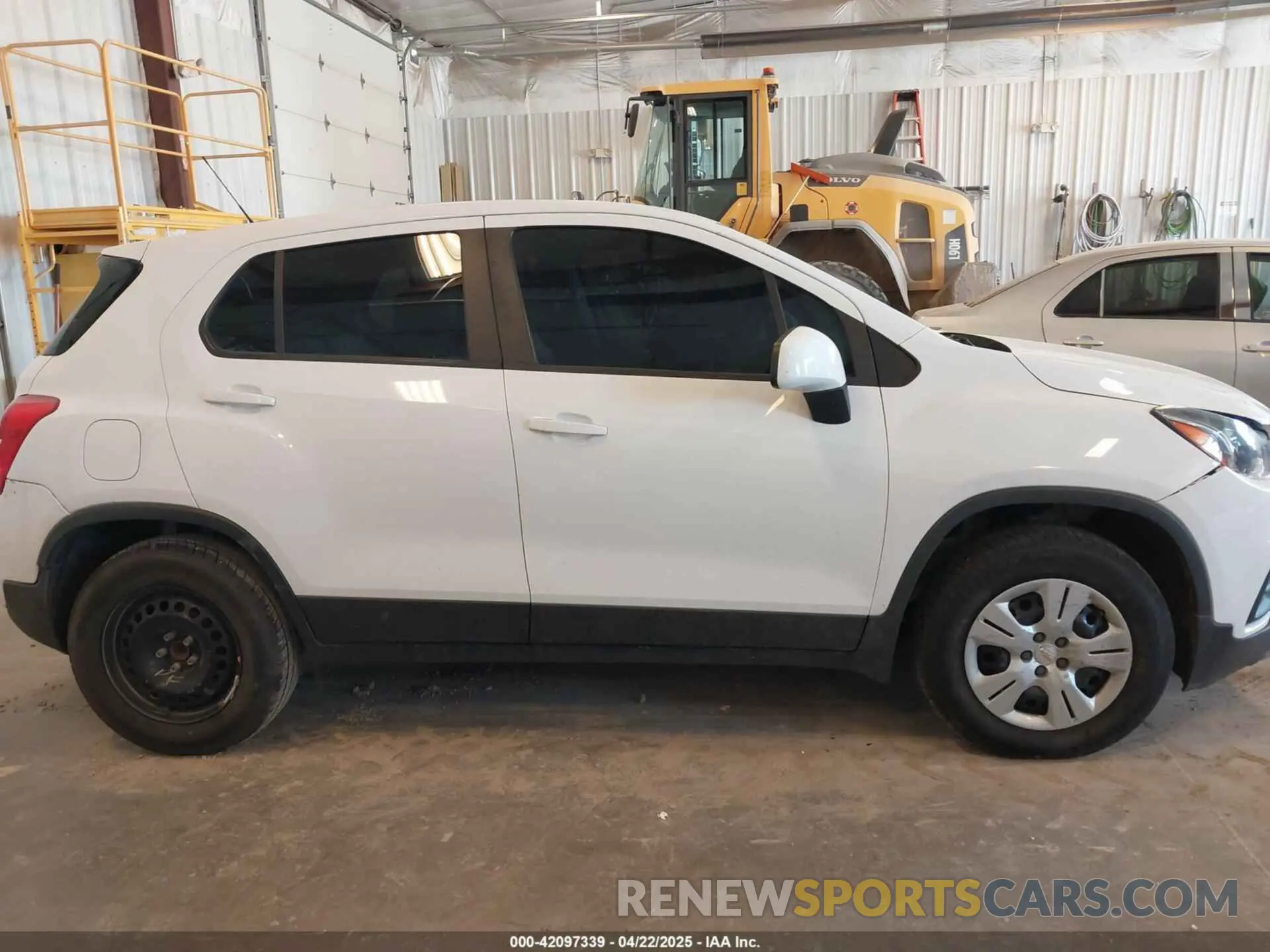 13 Photograph of a damaged car 3GNCJKSB0KL143936 CHEVROLET TRAX 2019