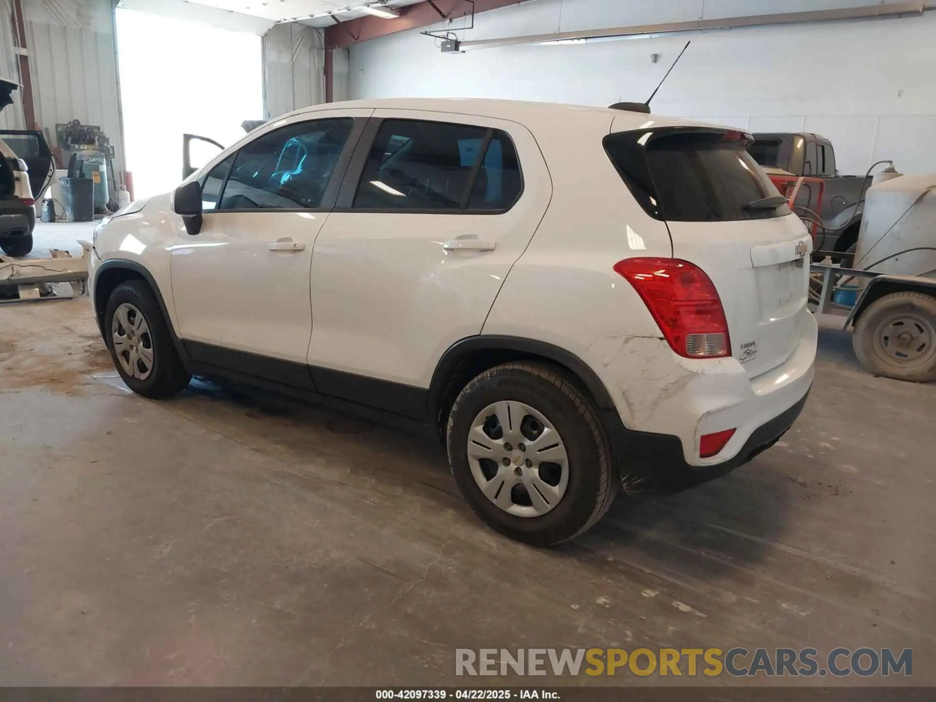 3 Photograph of a damaged car 3GNCJKSB0KL143936 CHEVROLET TRAX 2019