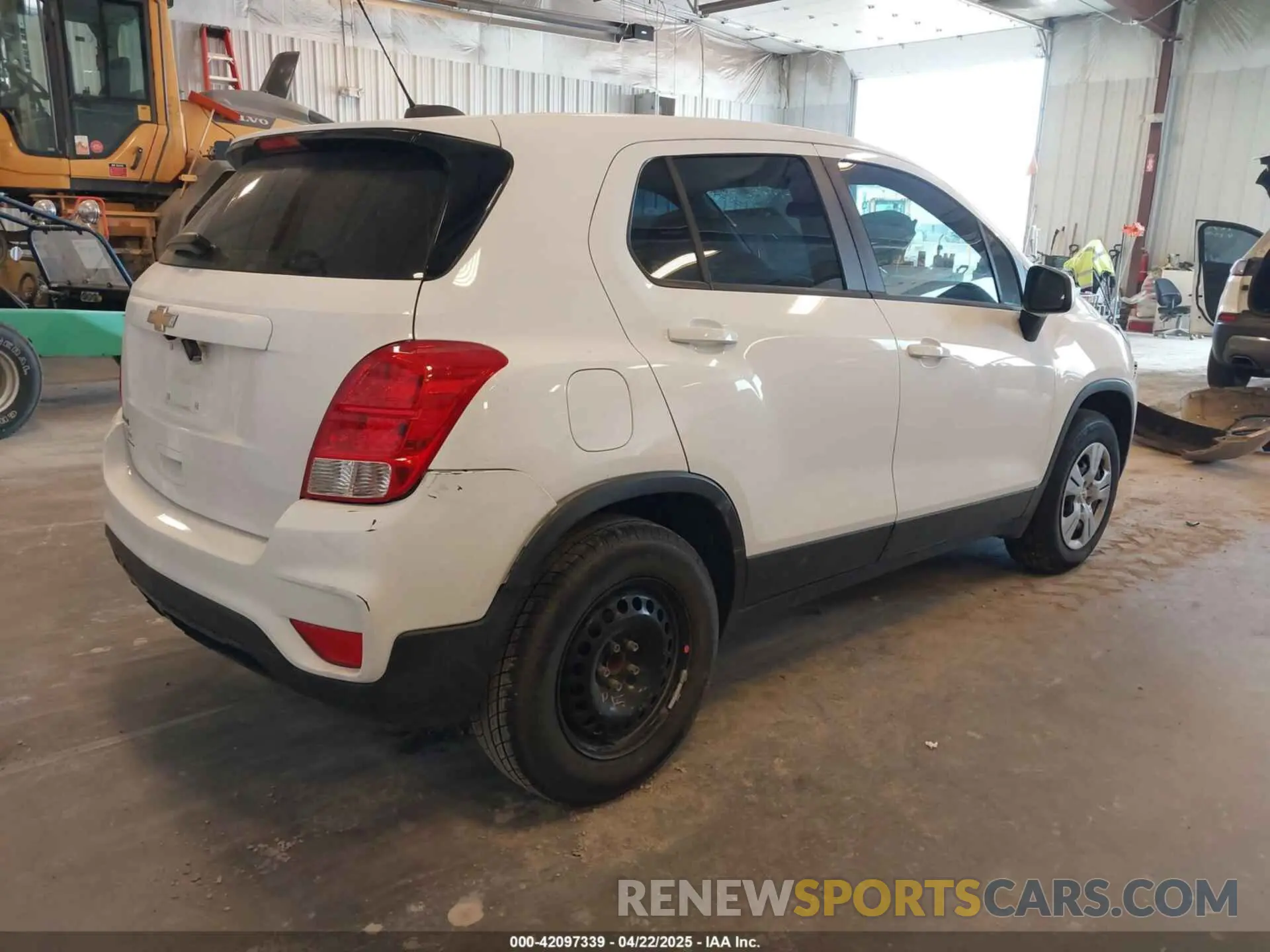 4 Photograph of a damaged car 3GNCJKSB0KL143936 CHEVROLET TRAX 2019