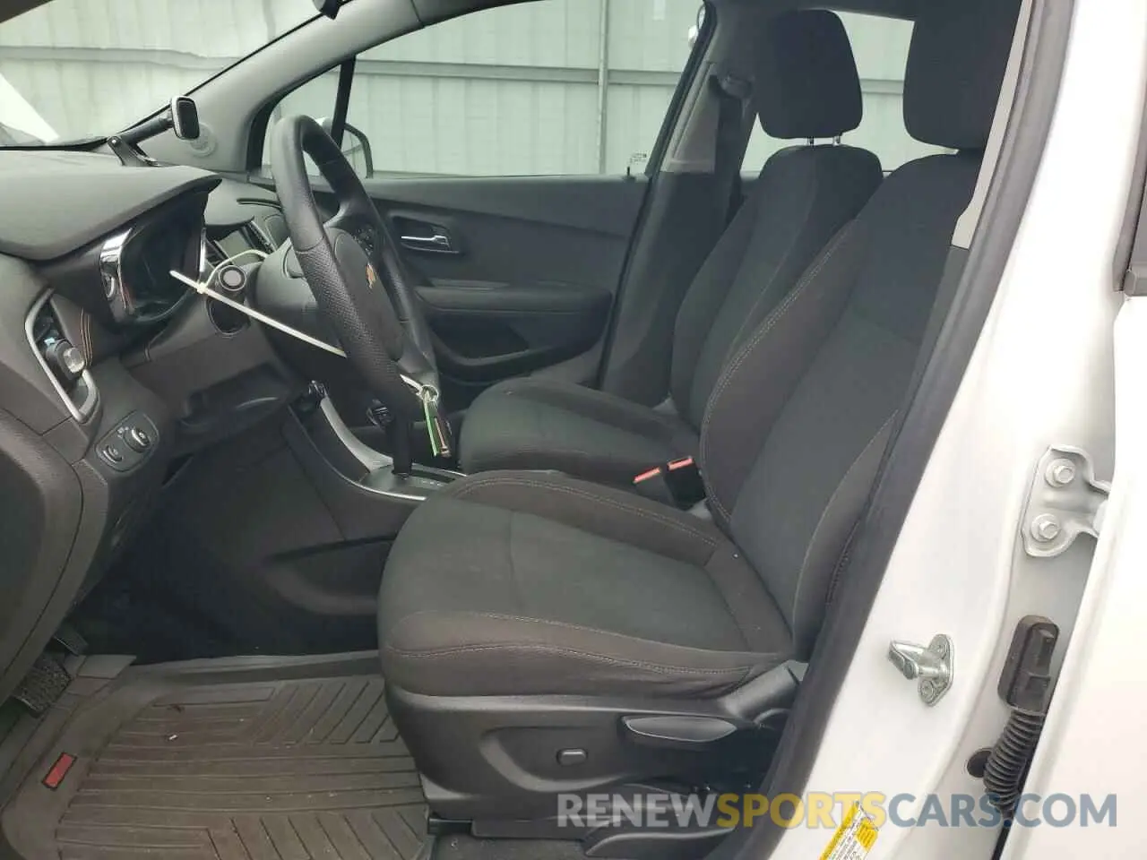 7 Photograph of a damaged car 3GNCJKSB0KL217792 CHEVROLET TRAX 2019