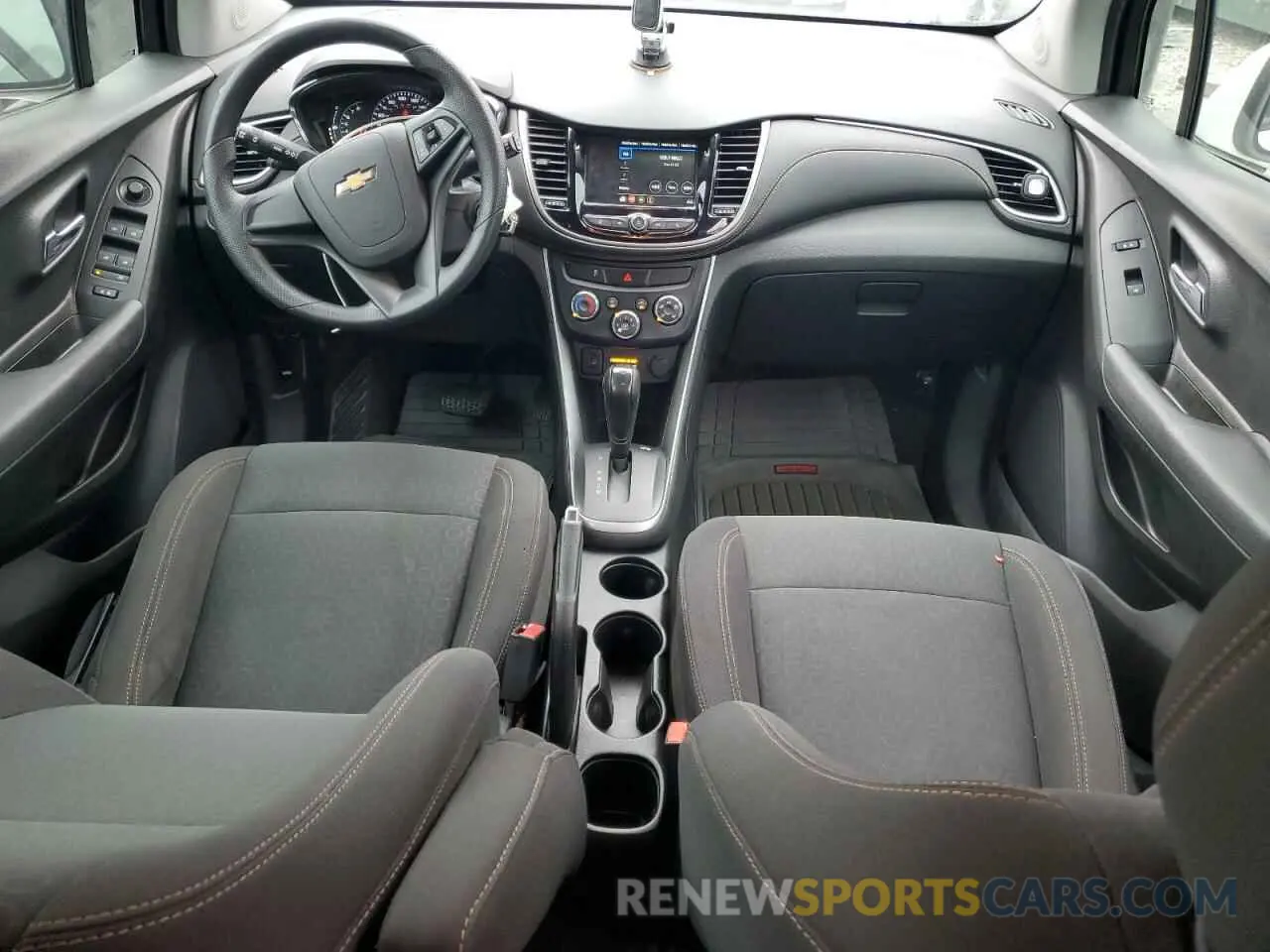8 Photograph of a damaged car 3GNCJKSB0KL217792 CHEVROLET TRAX 2019