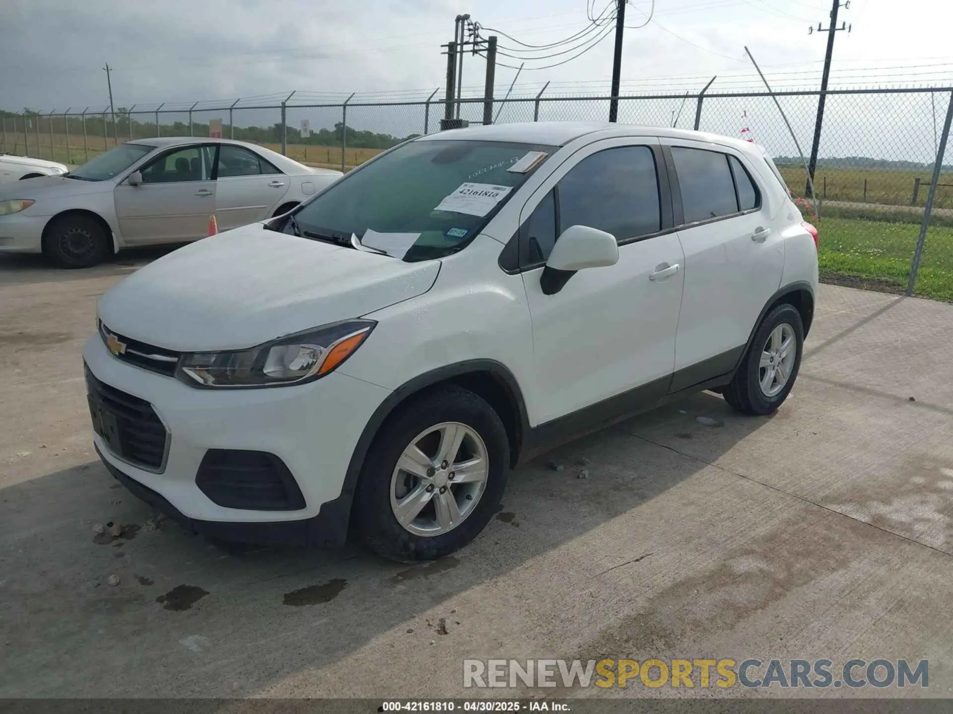 2 Photograph of a damaged car 3GNCJKSB0KL233670 CHEVROLET TRAX 2019