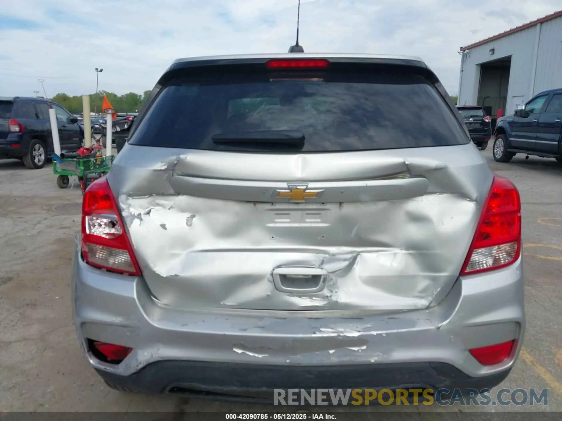 16 Photograph of a damaged car 3GNCJKSB0KL253210 CHEVROLET TRAX 2019