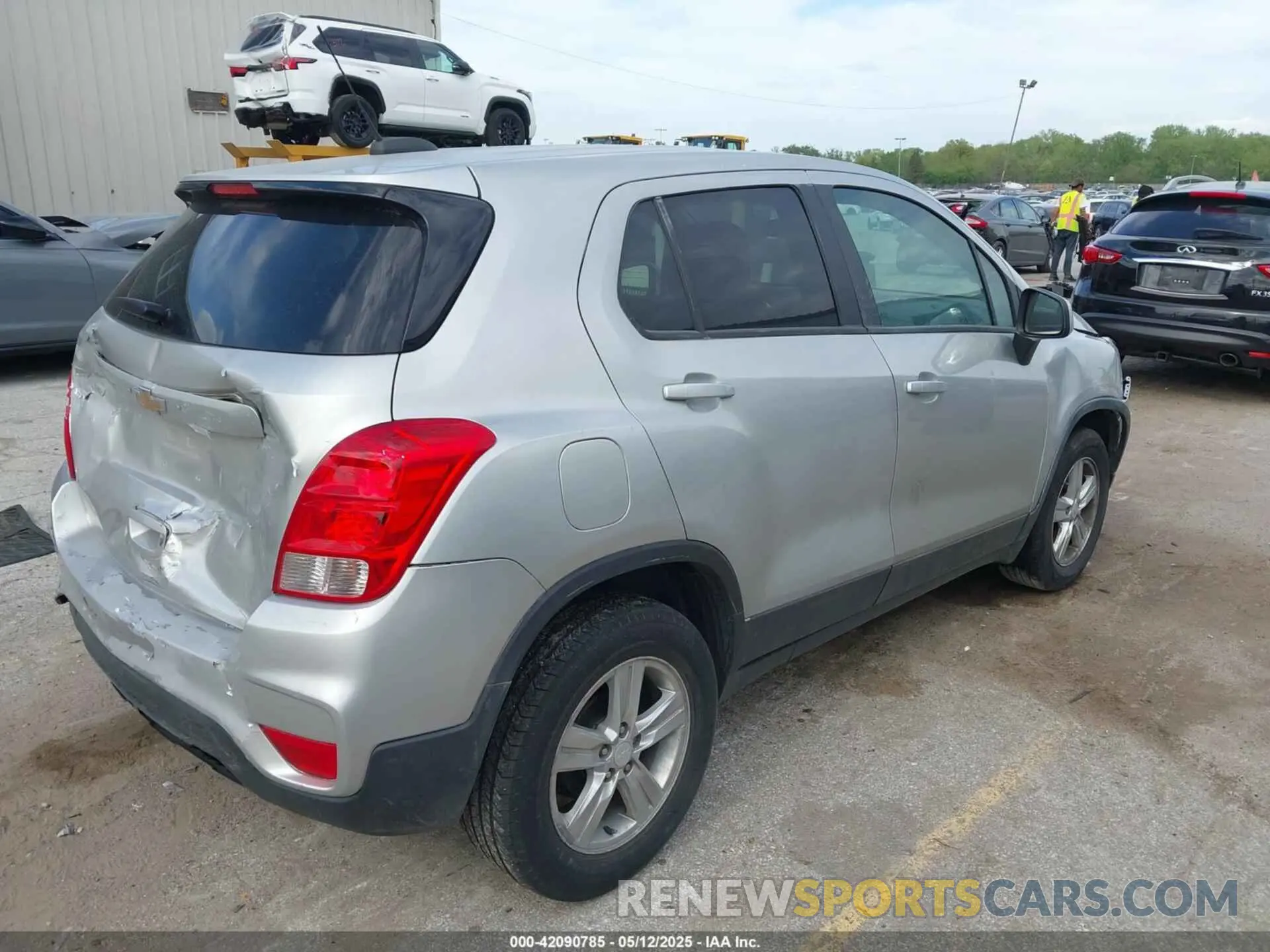 4 Photograph of a damaged car 3GNCJKSB0KL253210 CHEVROLET TRAX 2019