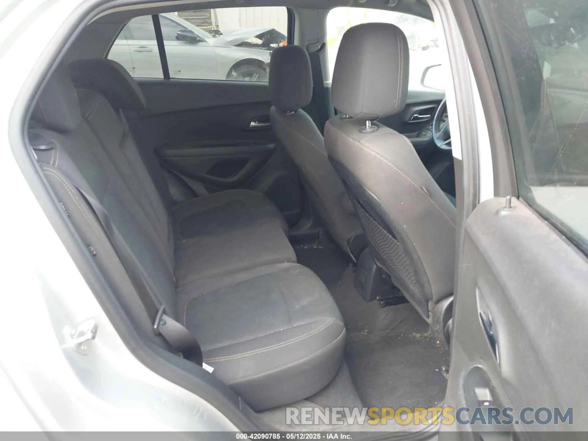 8 Photograph of a damaged car 3GNCJKSB0KL253210 CHEVROLET TRAX 2019