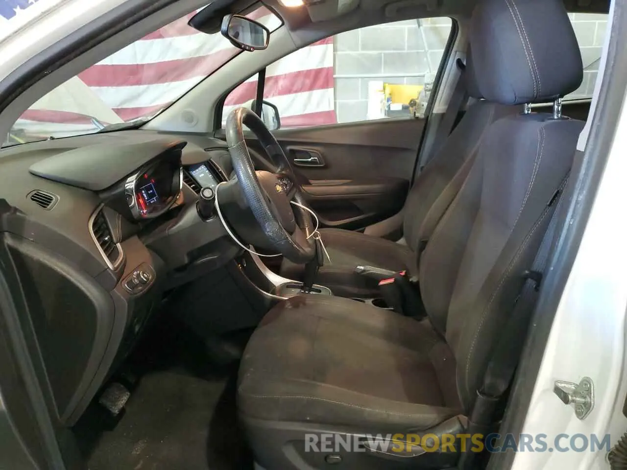 7 Photograph of a damaged car 3GNCJKSB0KL255815 CHEVROLET TRAX 2019