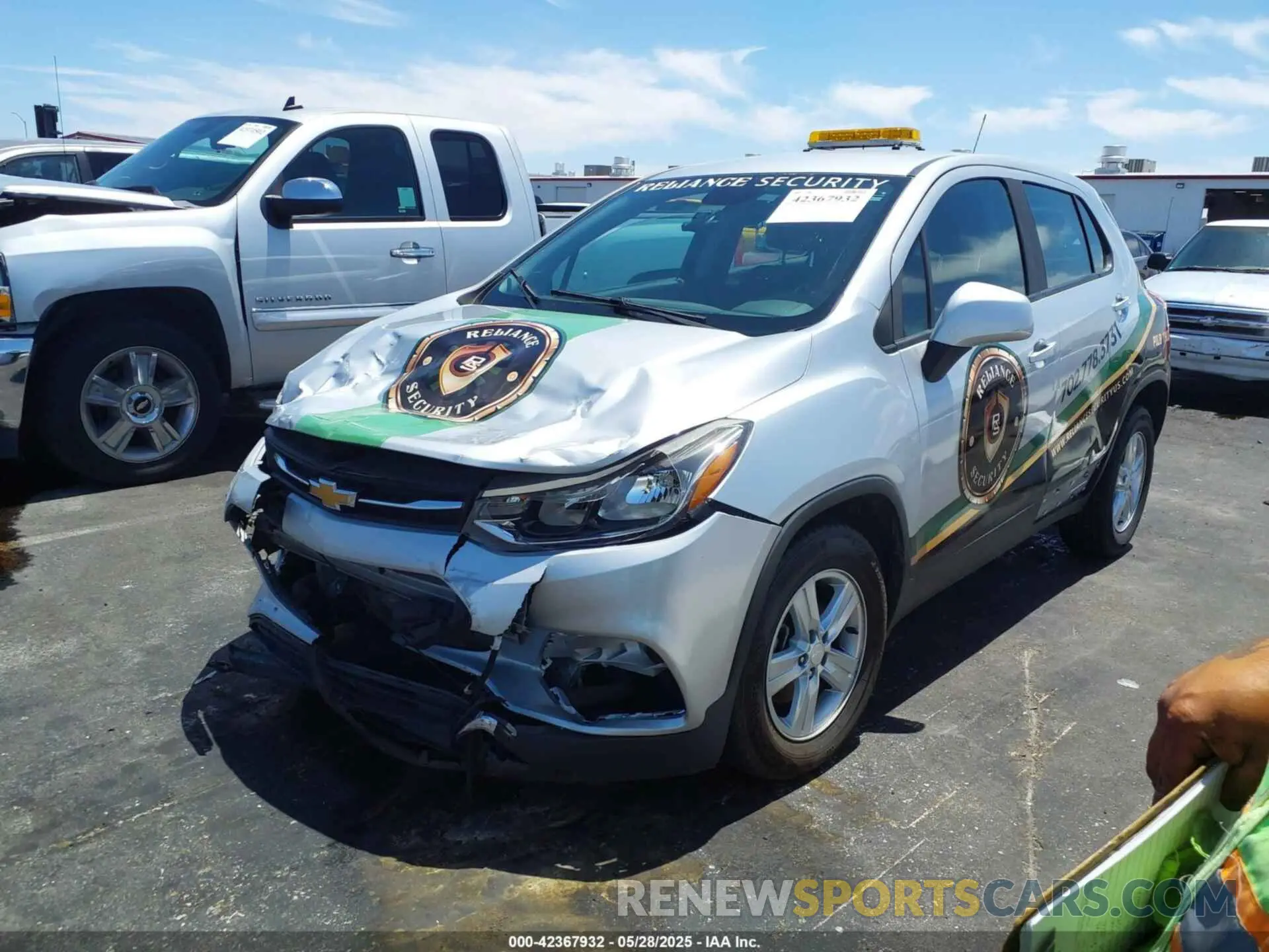 2 Photograph of a damaged car 3GNCJKSB0KL299703 CHEVROLET TRAX 2019