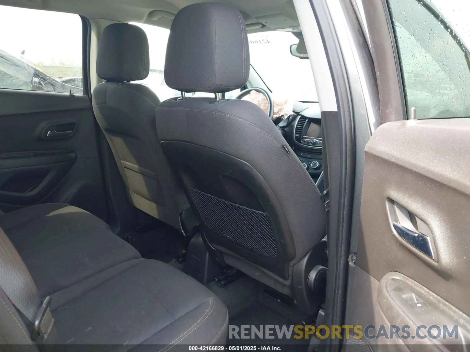8 Photograph of a damaged car 3GNCJKSB0KL378756 CHEVROLET TRAX 2019