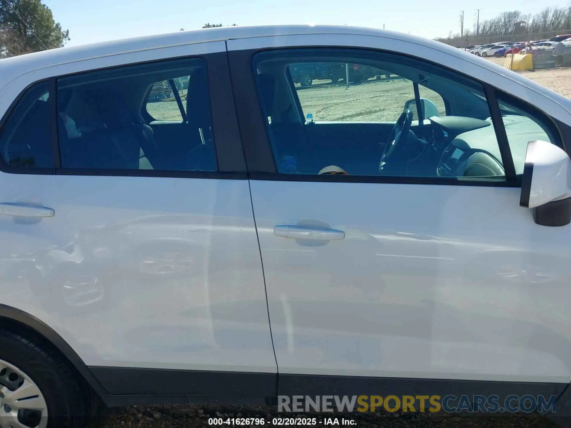 13 Photograph of a damaged car 3GNCJKSB1KL115675 CHEVROLET TRAX 2019