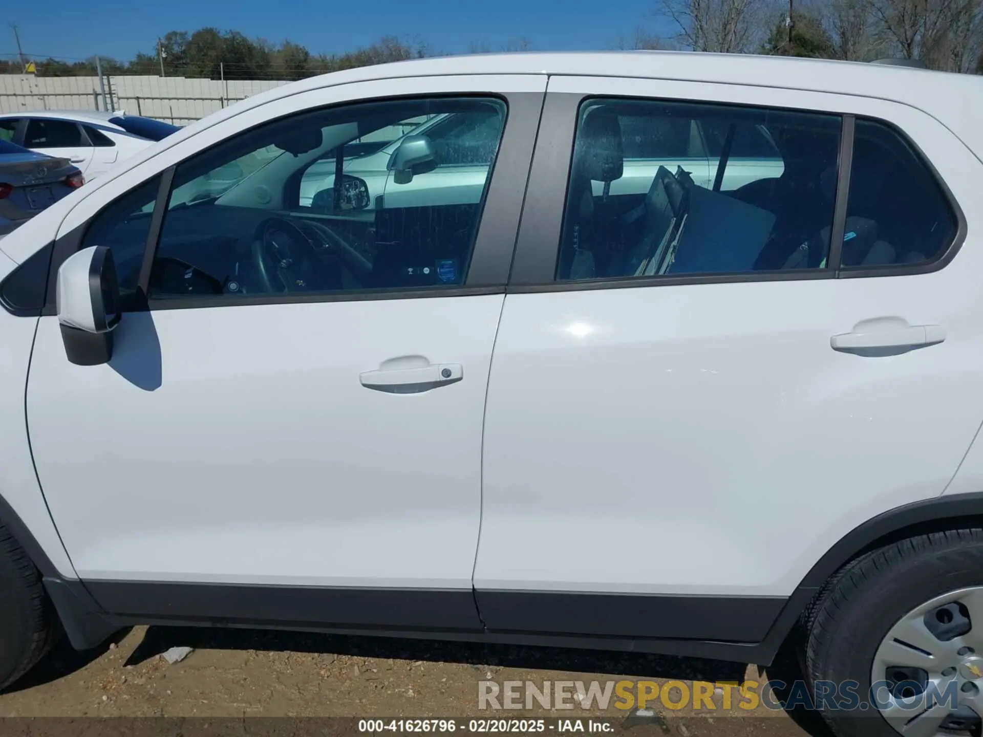 14 Photograph of a damaged car 3GNCJKSB1KL115675 CHEVROLET TRAX 2019