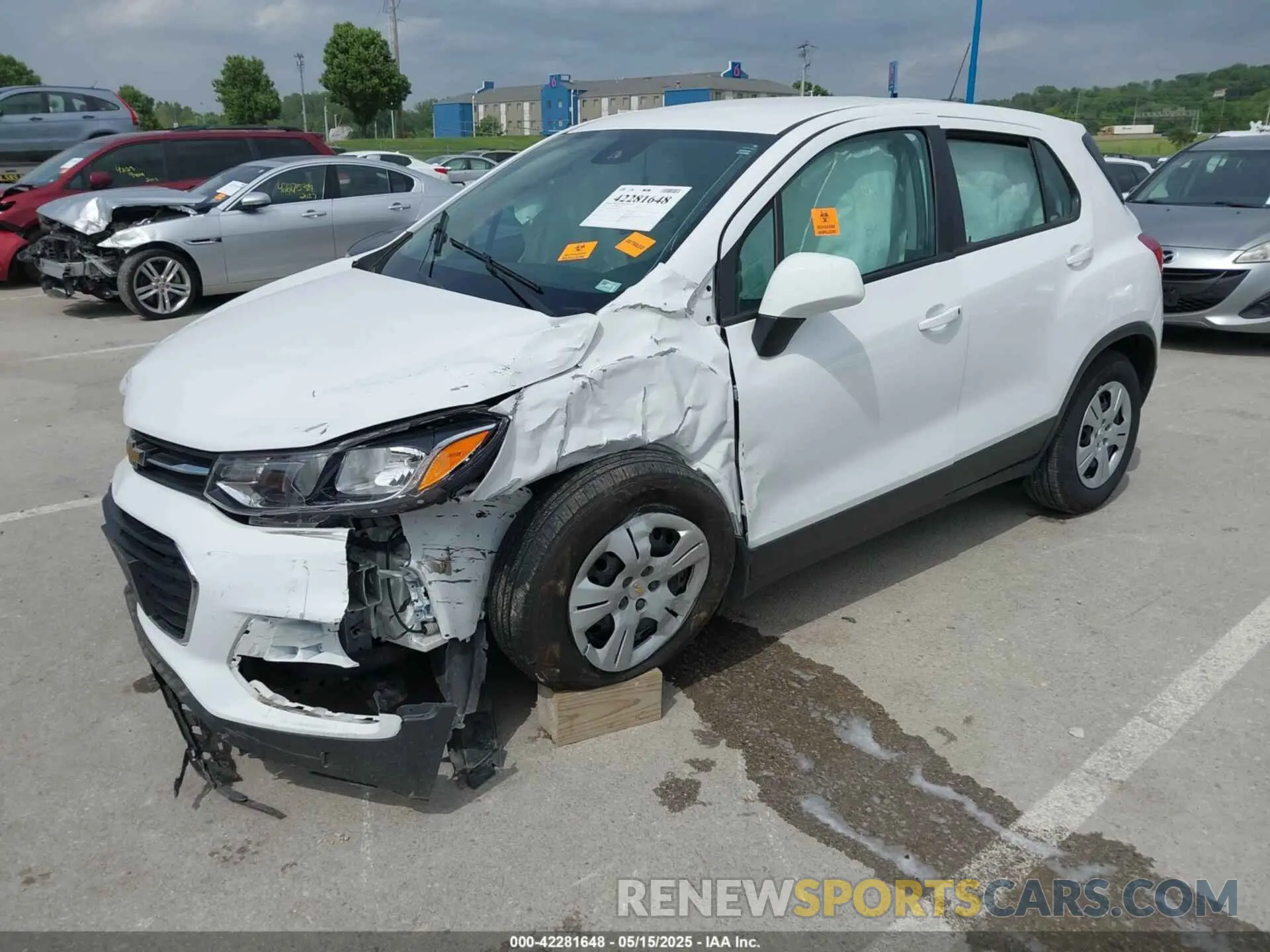2 Photograph of a damaged car 3GNCJKSB1KL130676 CHEVROLET TRAX 2019