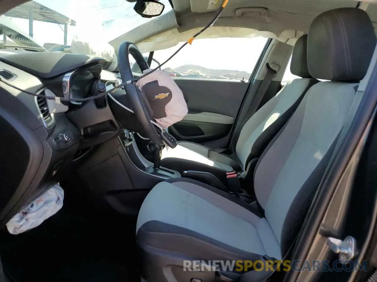 7 Photograph of a damaged car 3GNCJKSB1KL252552 CHEVROLET TRAX 2019